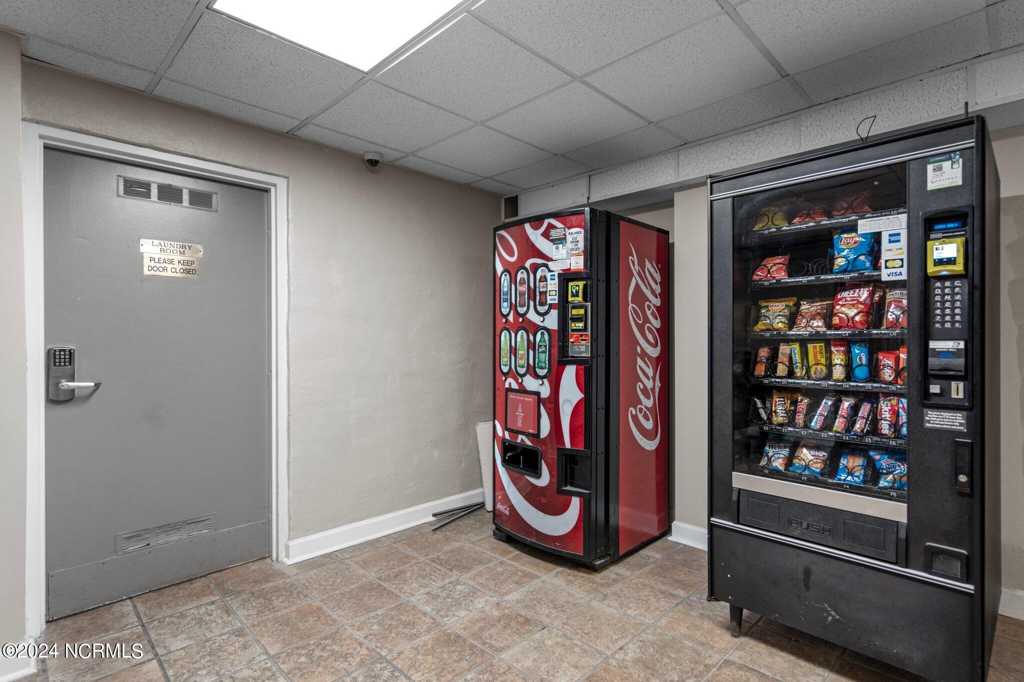 100445876 | Photo 49