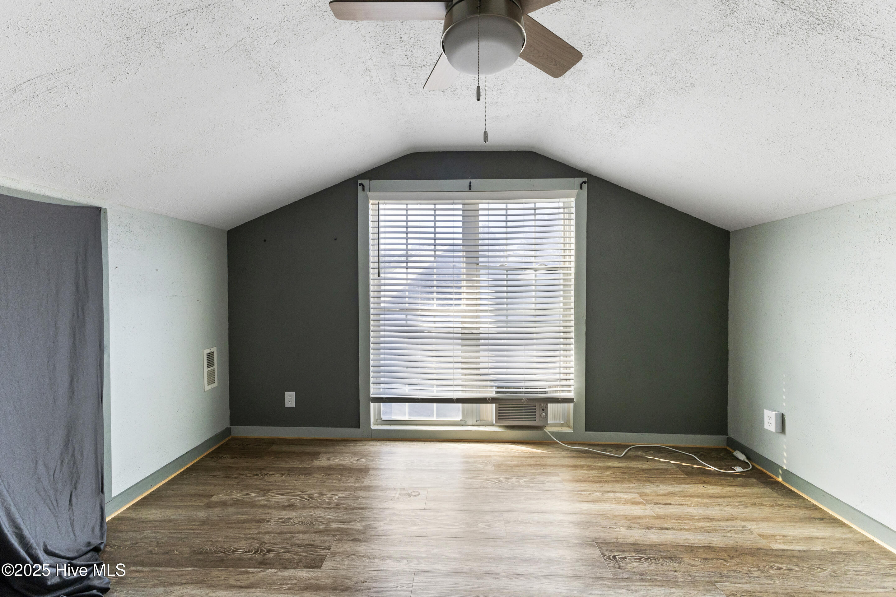 100484039 | Photo 31