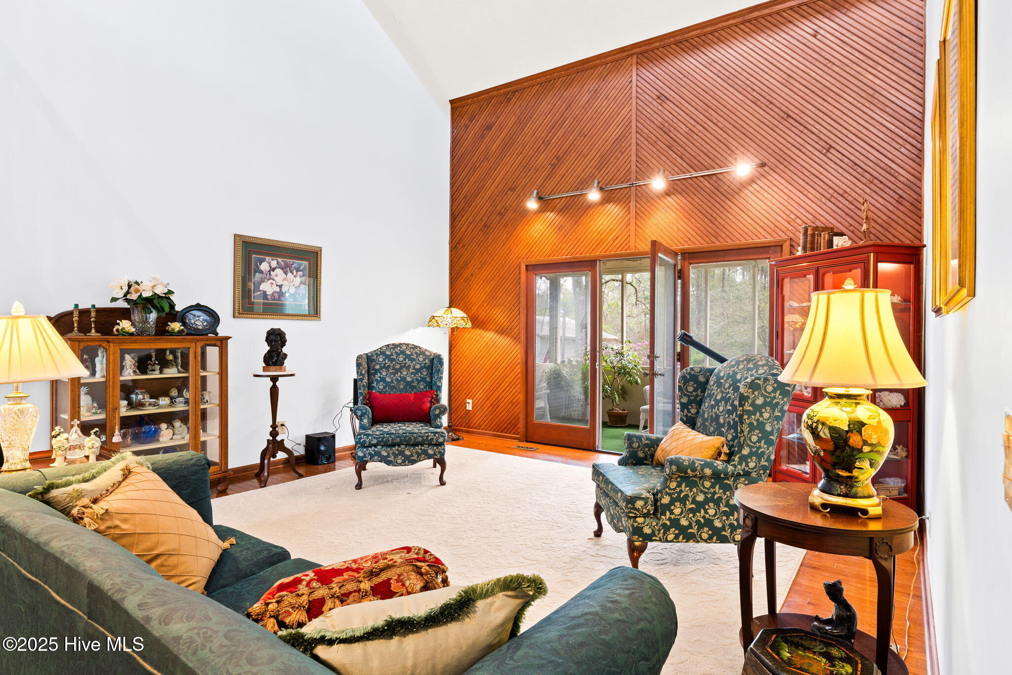 100557688 | Photo 11