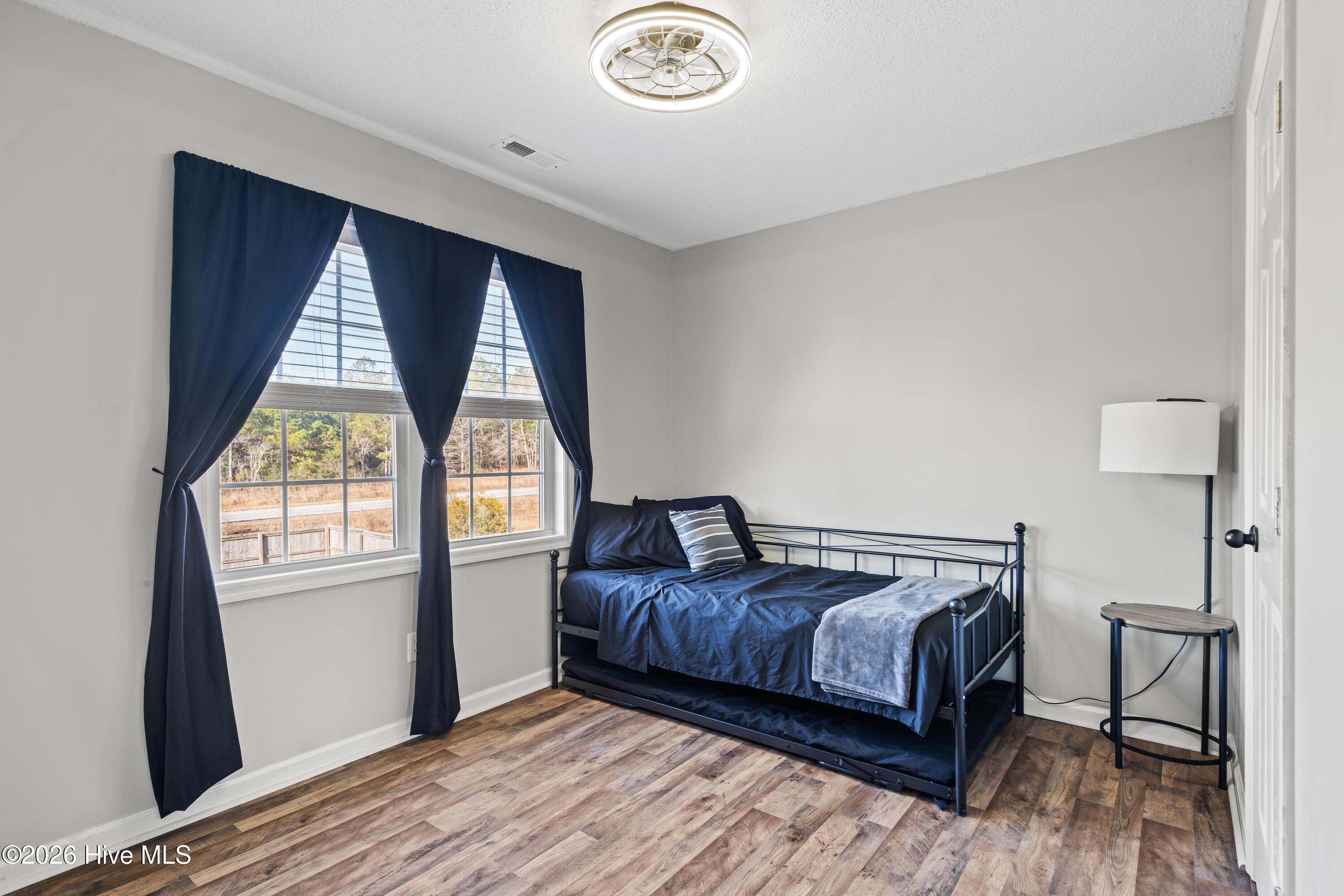 100548463 | Photo 24