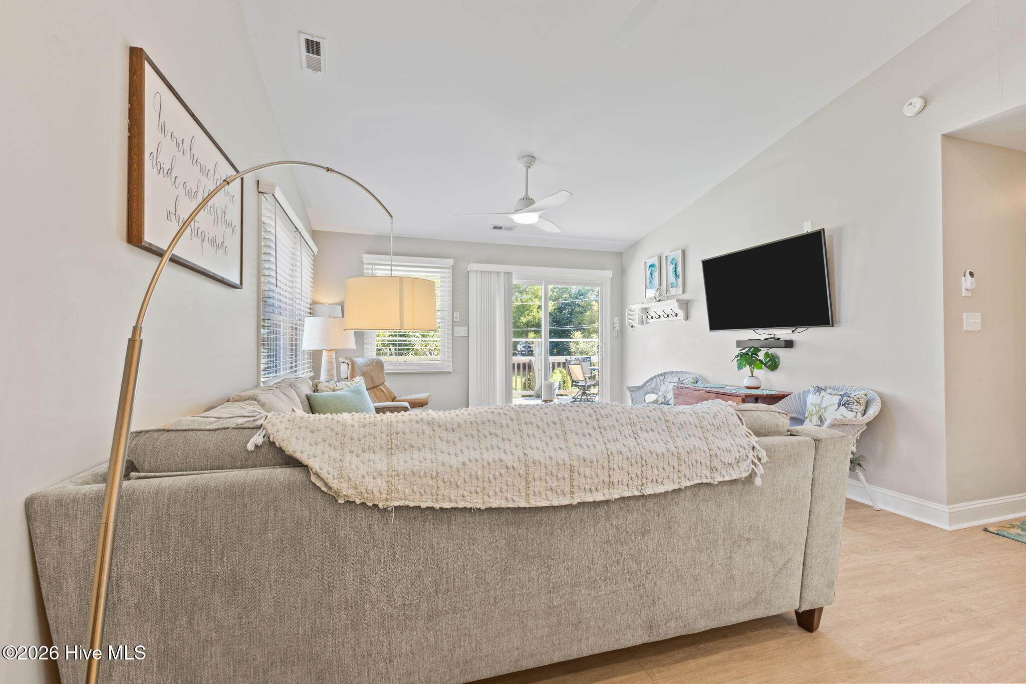 100568584 | Photo 18