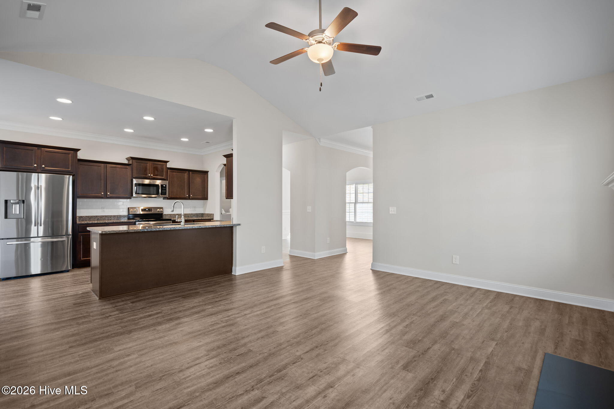 100561357 | Photo 11