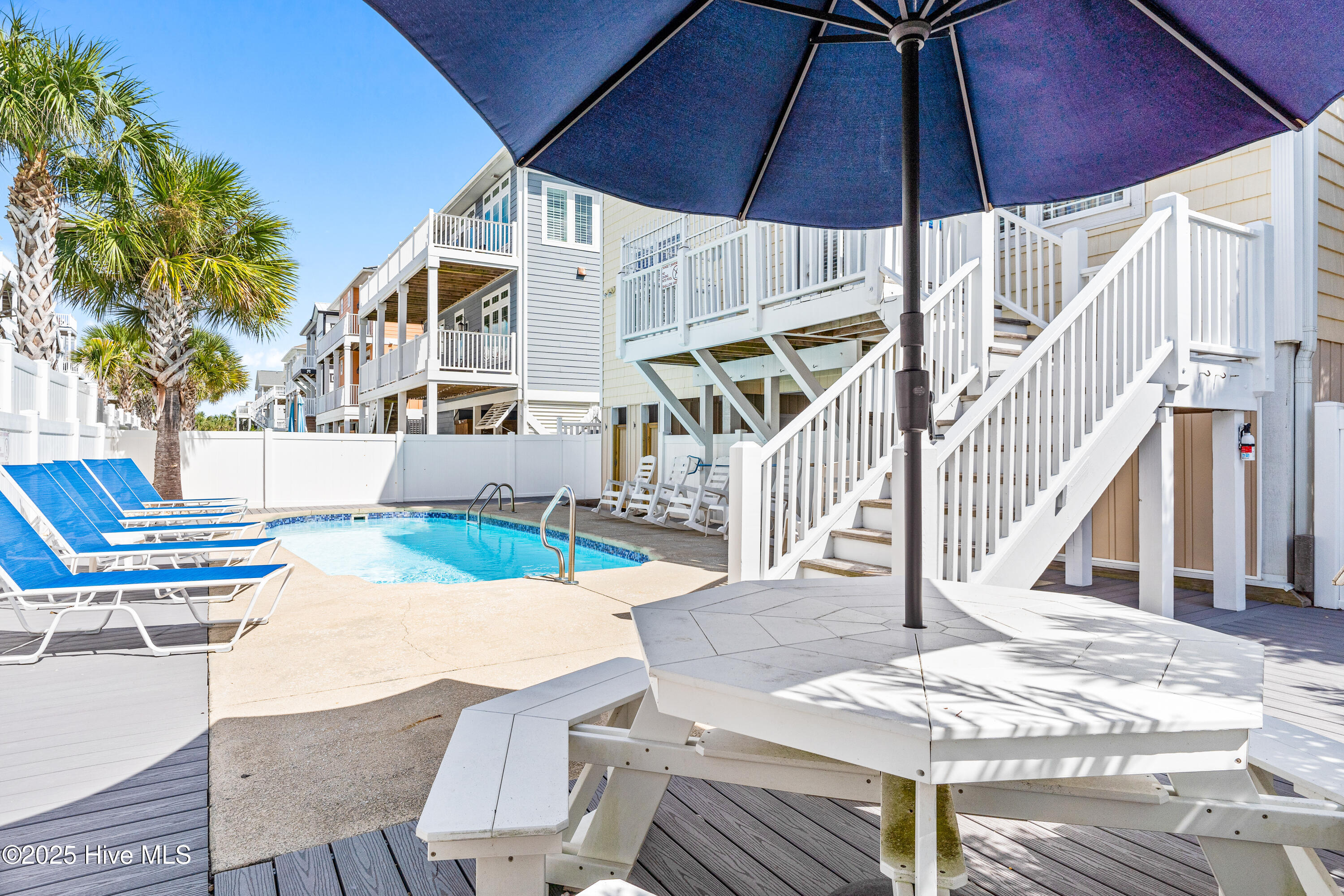 100530608 | Photo 61