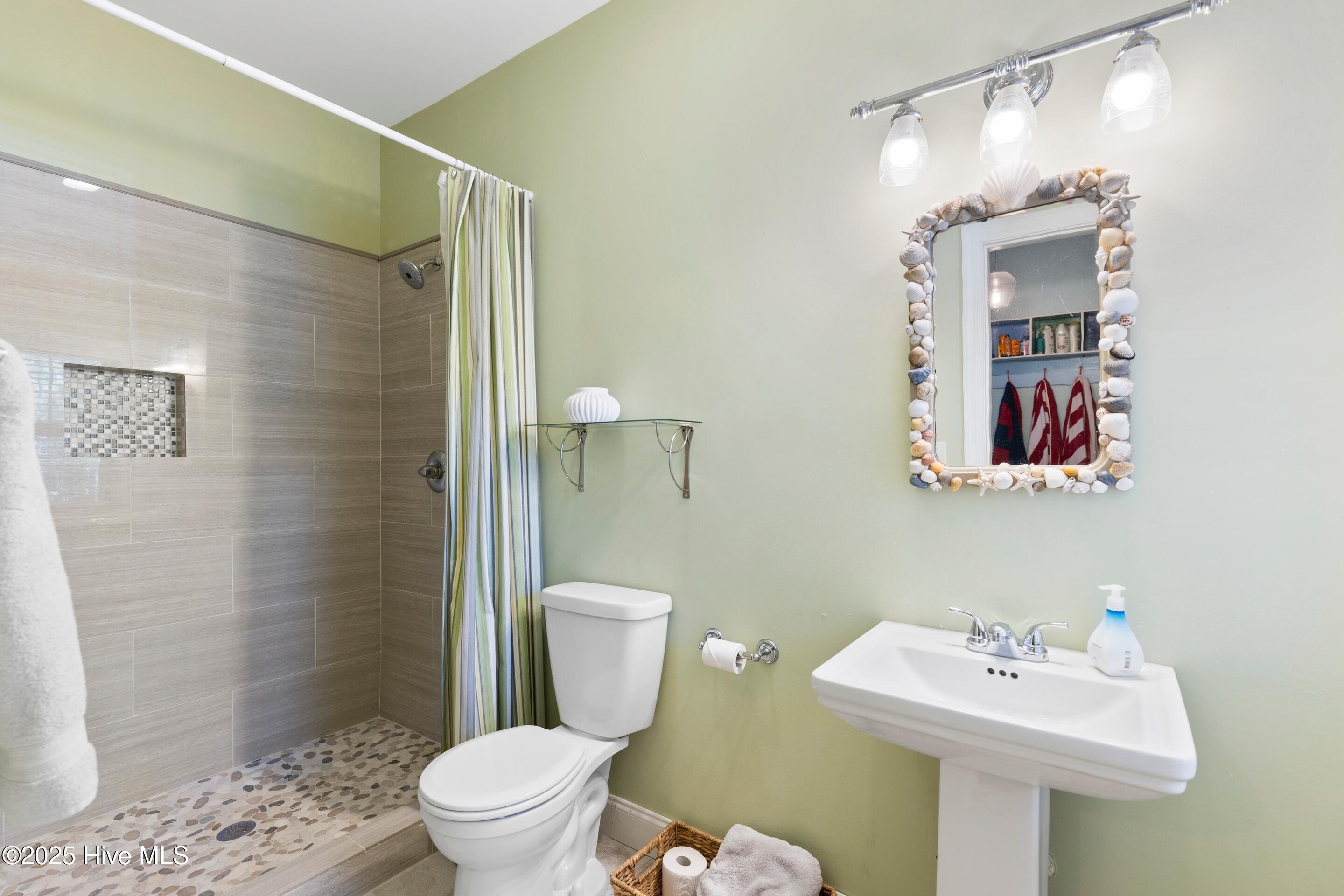 100536198 | Photo 47