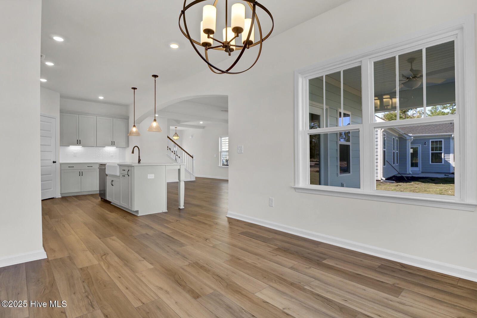 100559061 | Photo 14