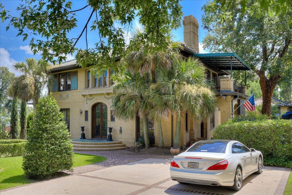 Front brick lined concrete driveway