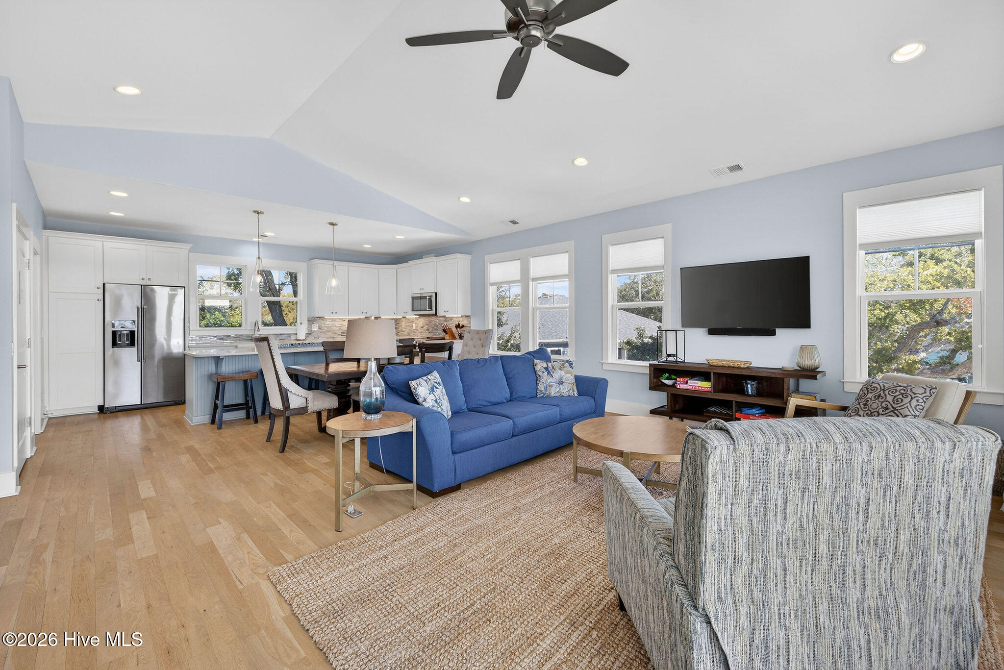 100555163 | Photo 11