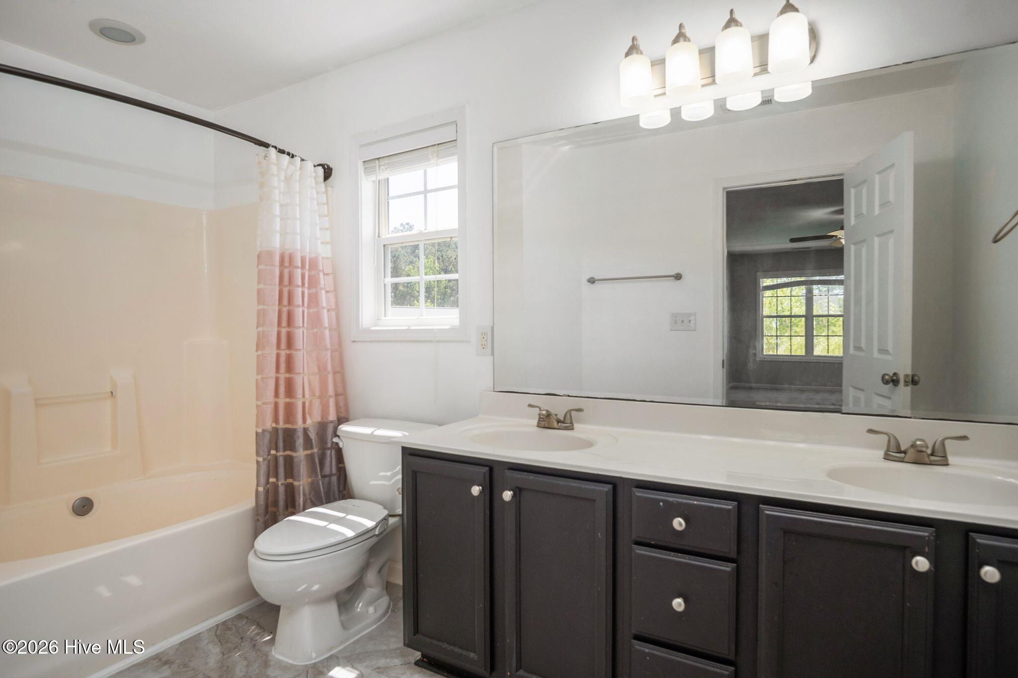 100569961 | Photo 30