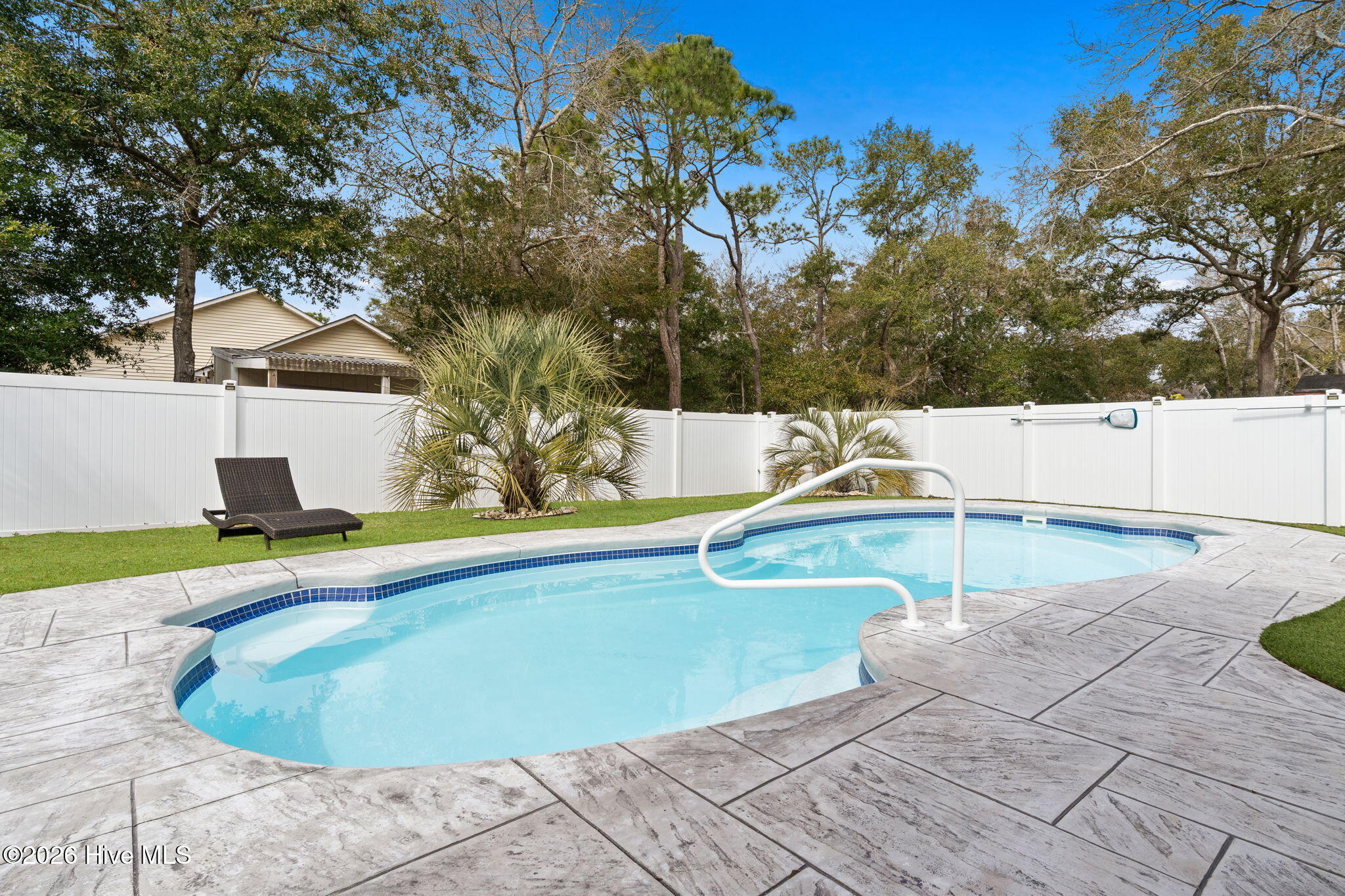 100568020 | Photo 28