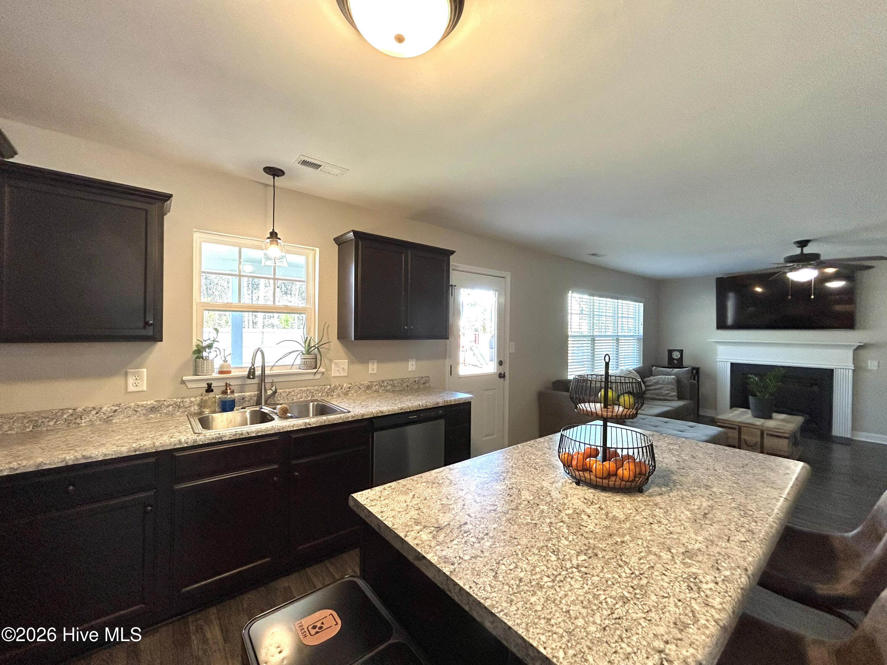 100557400 | Photo 17