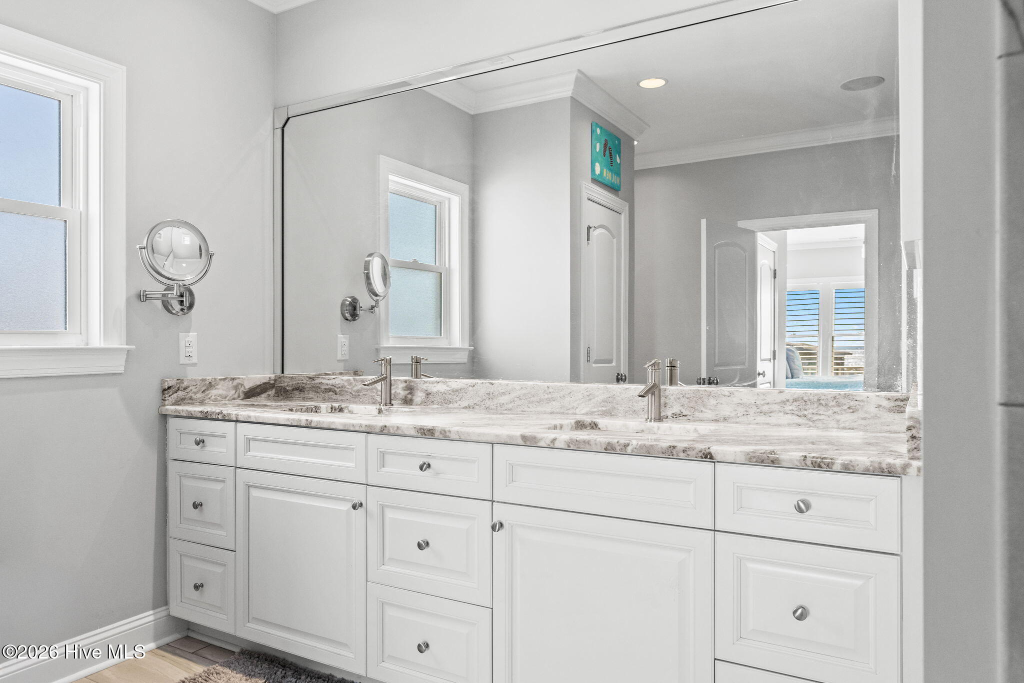 100555015 | Photo 39