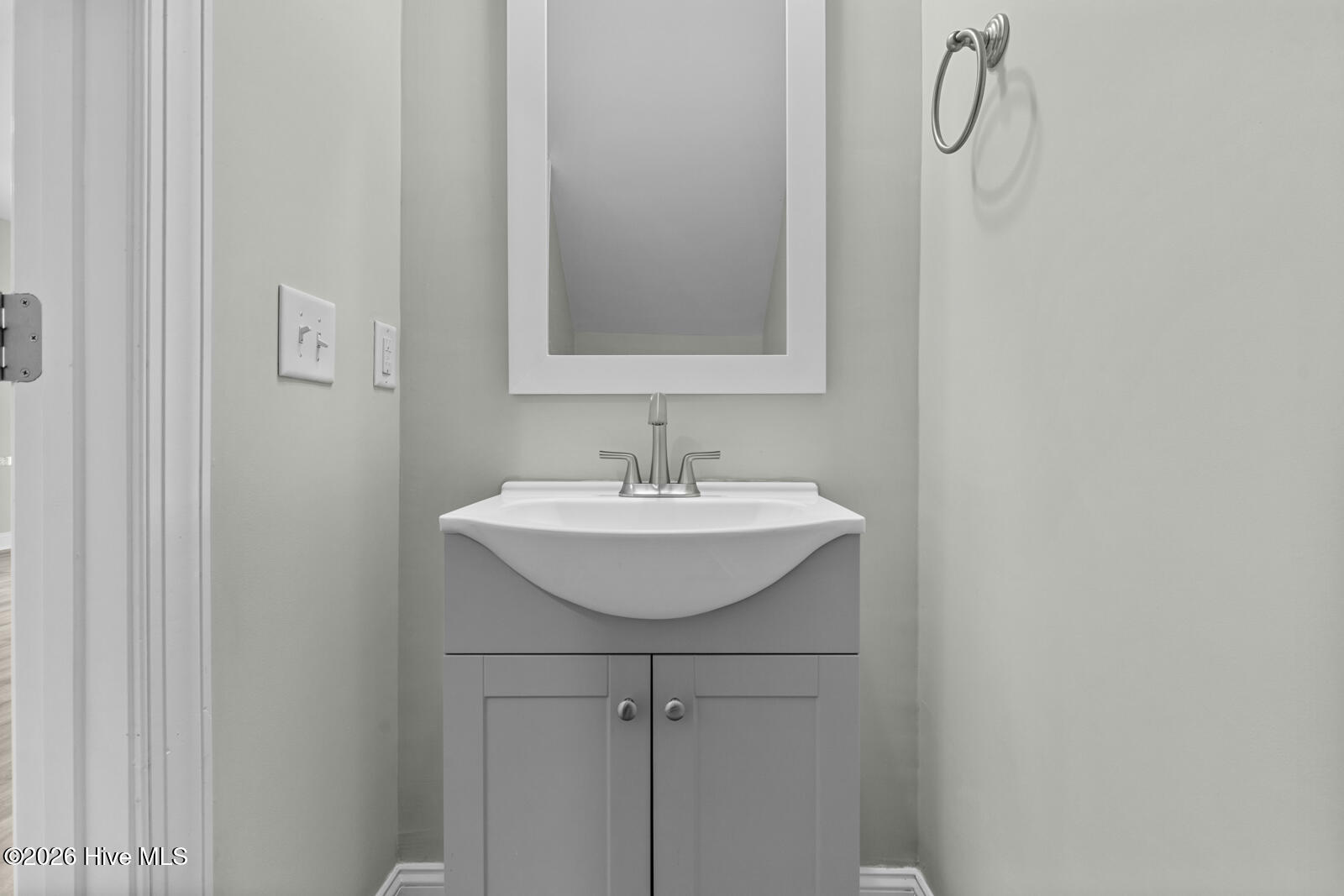 100560186 | Photo 12