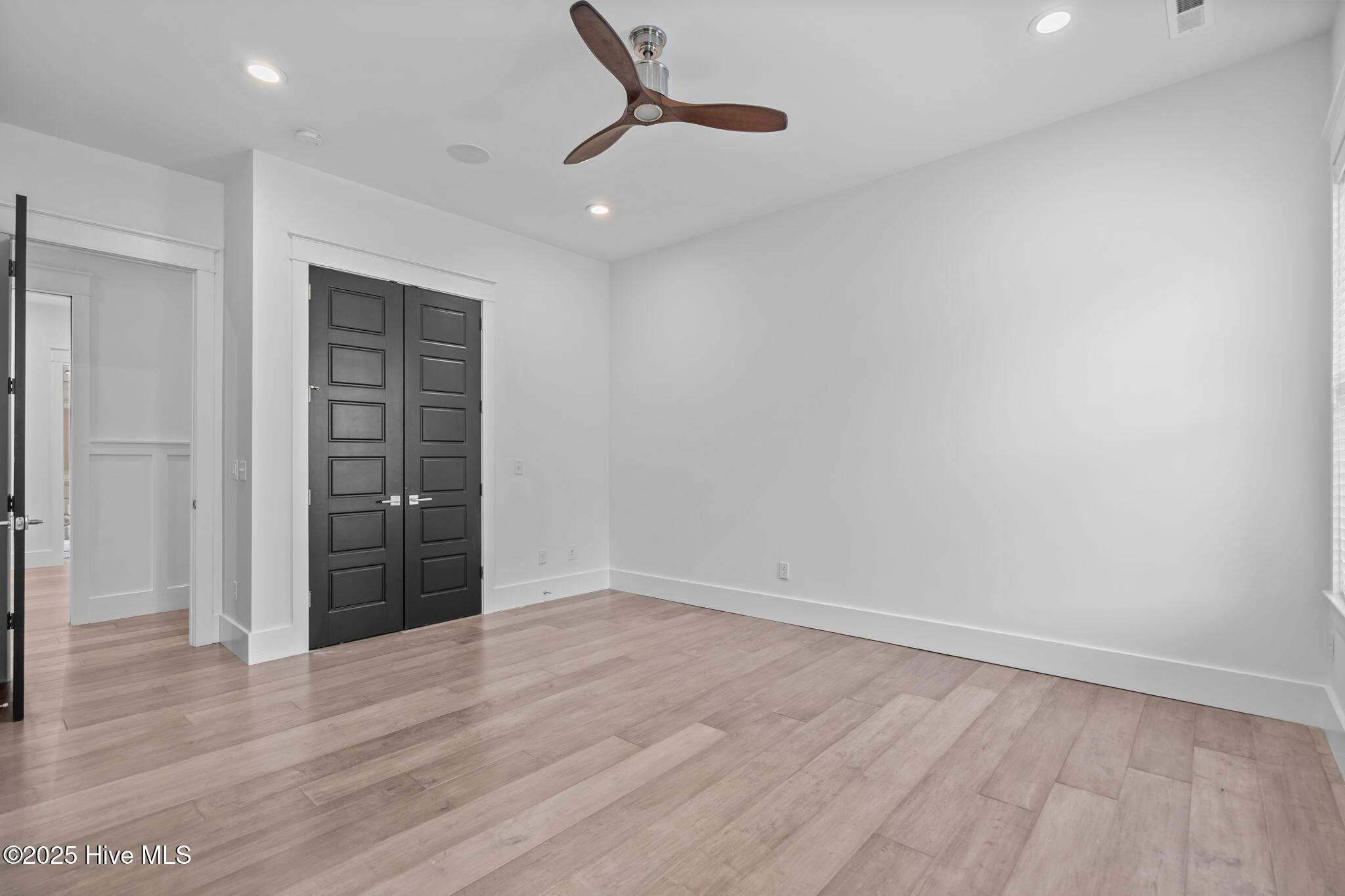 100532333 | Photo 51