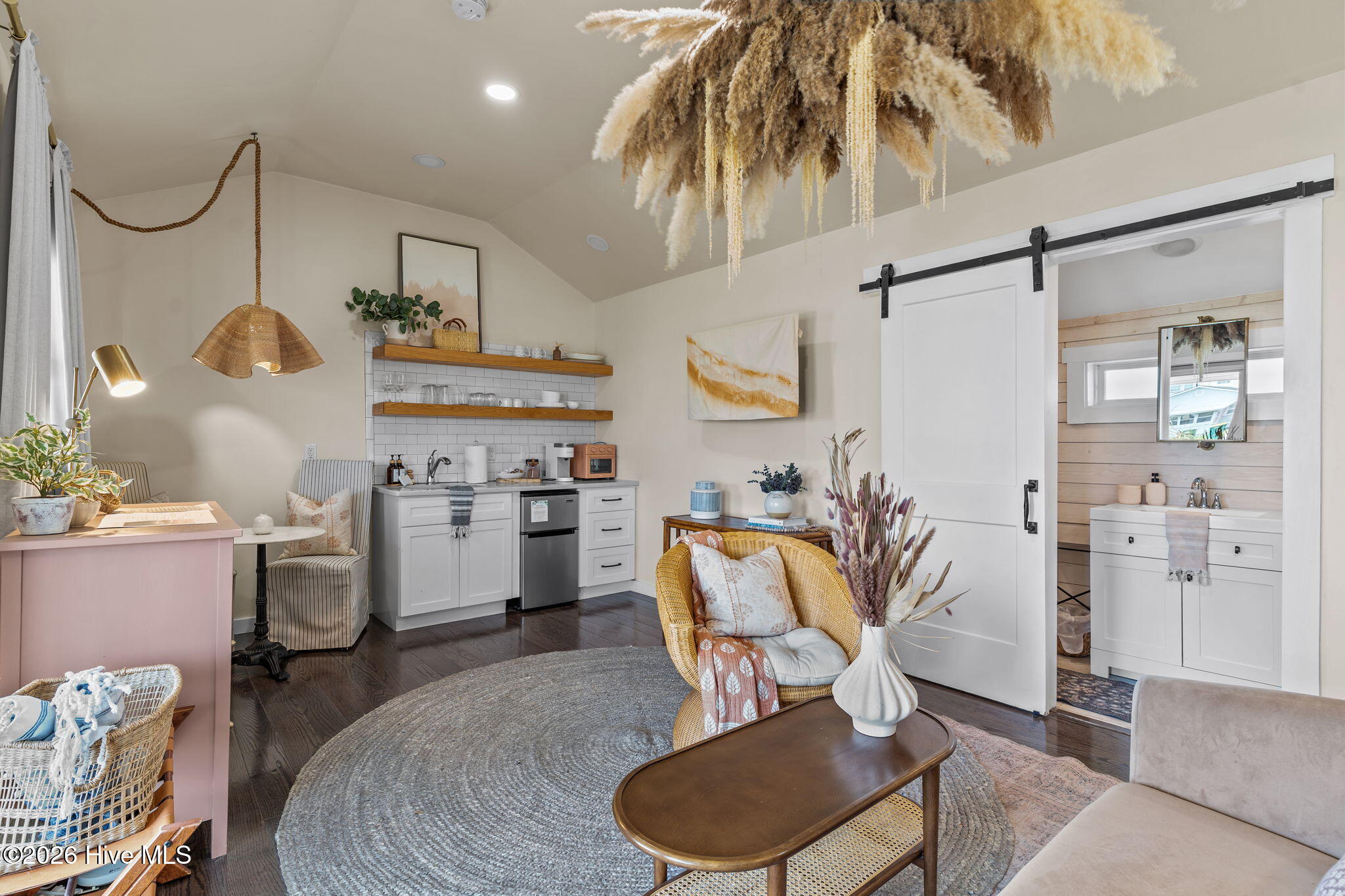 100565968 | Photo 48