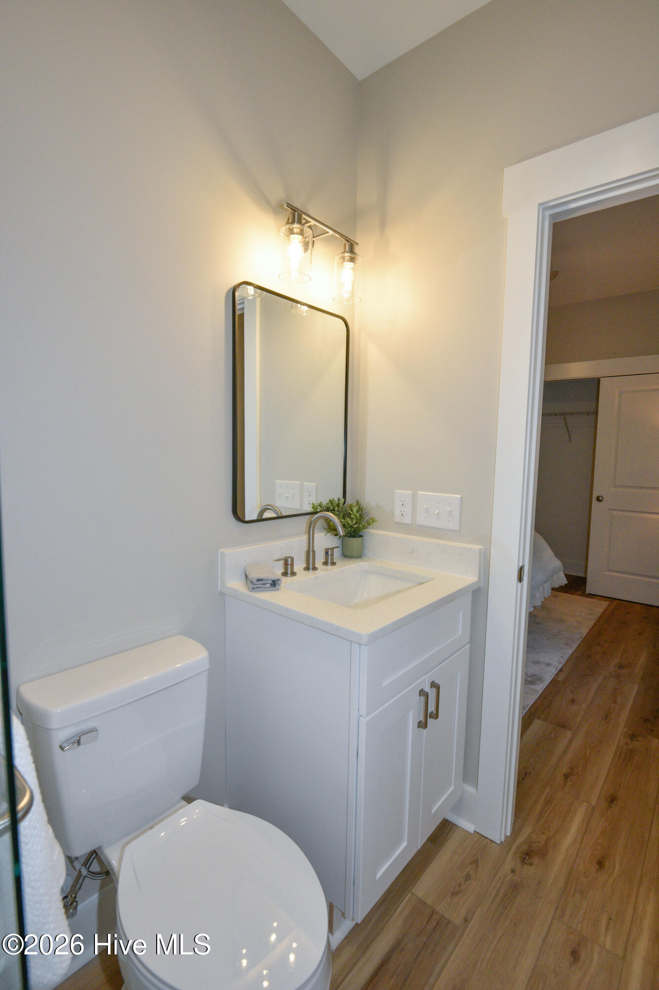 100569320 | Photo 38