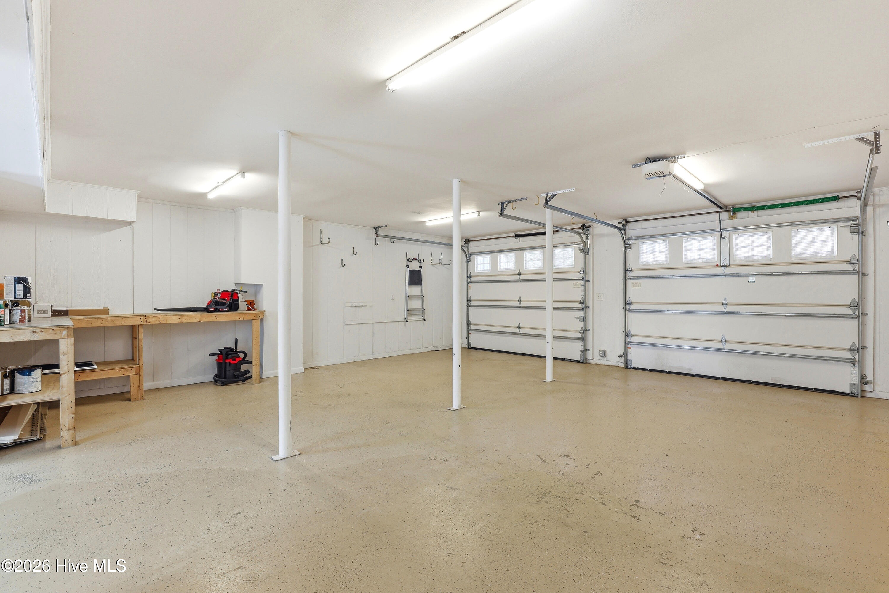 100569412 | Photo 48