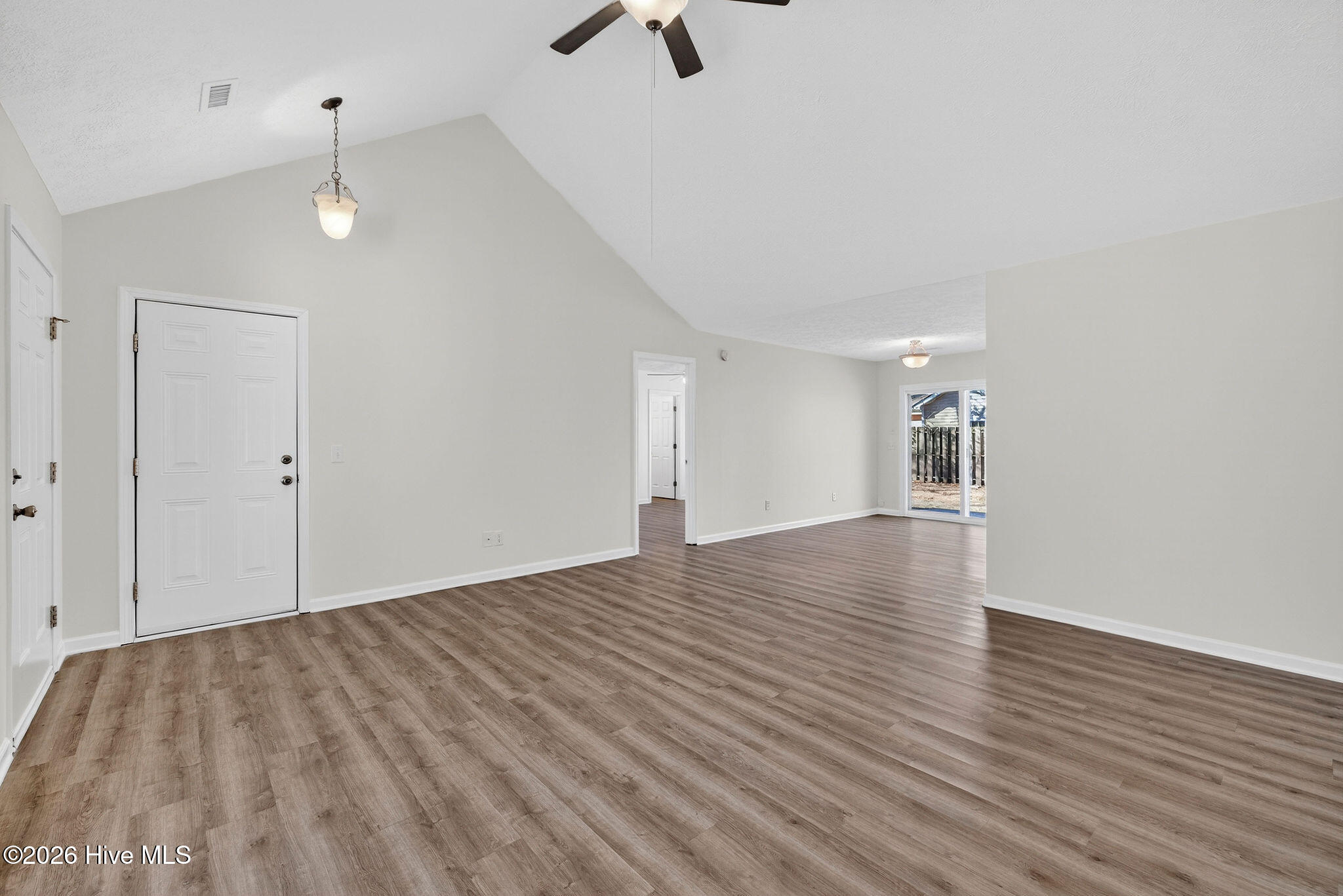 100553391 | Photo 38