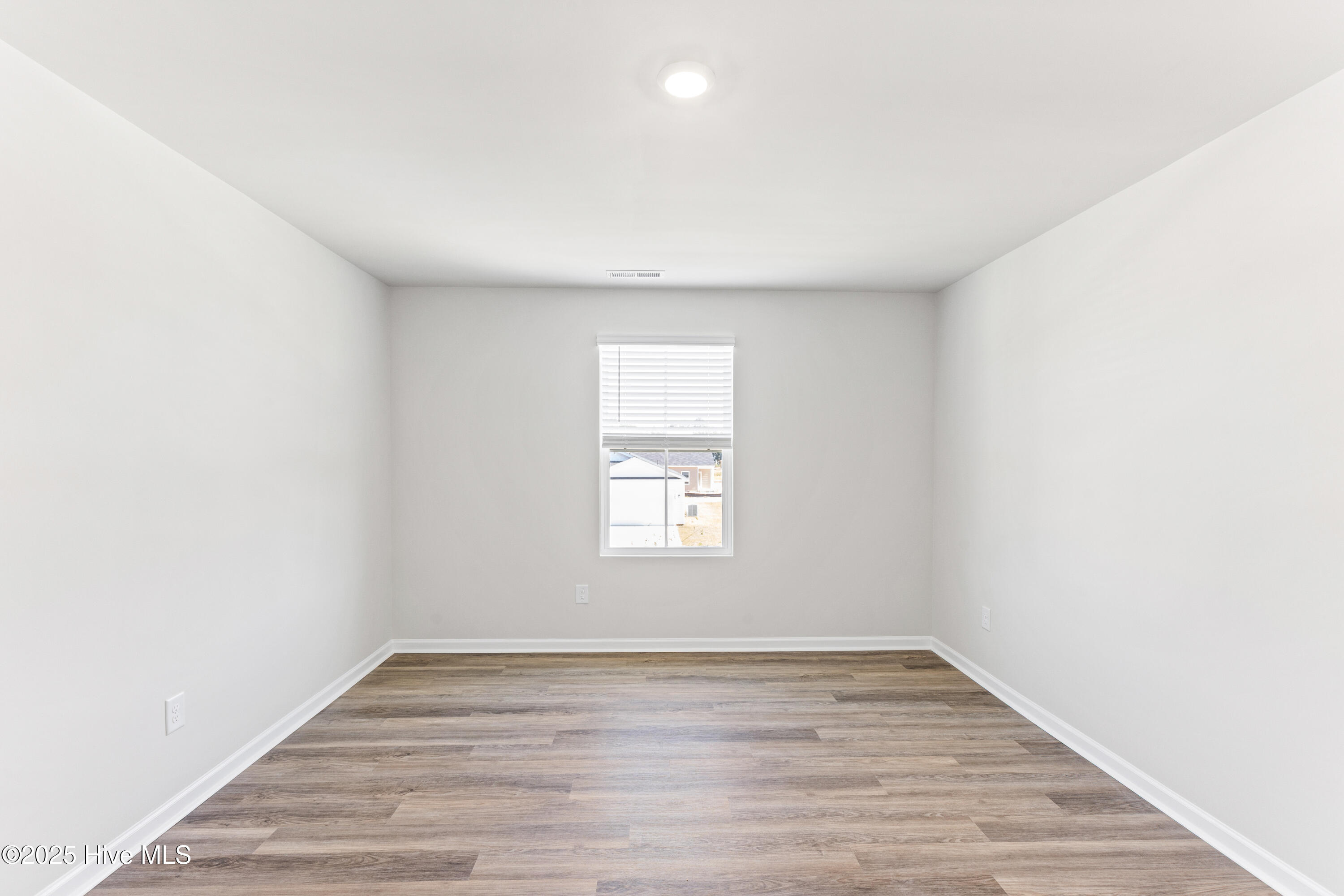 100515101 | Photo 16