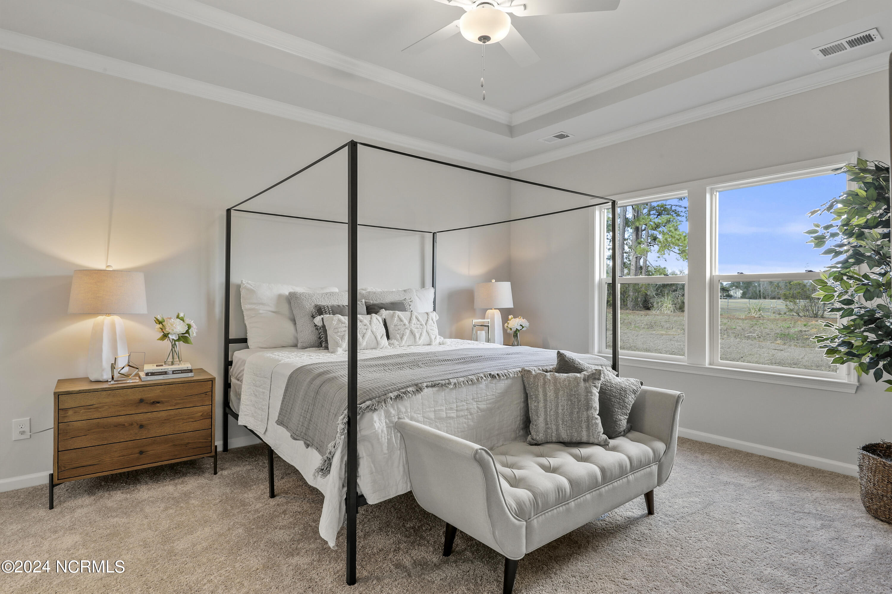 100549689 | Photo 12