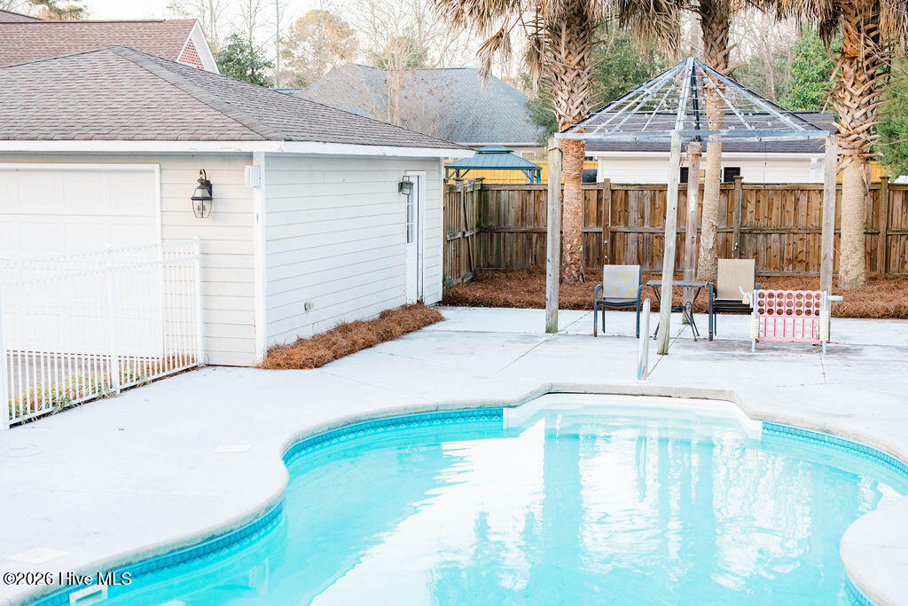 100558568 | Photo 33