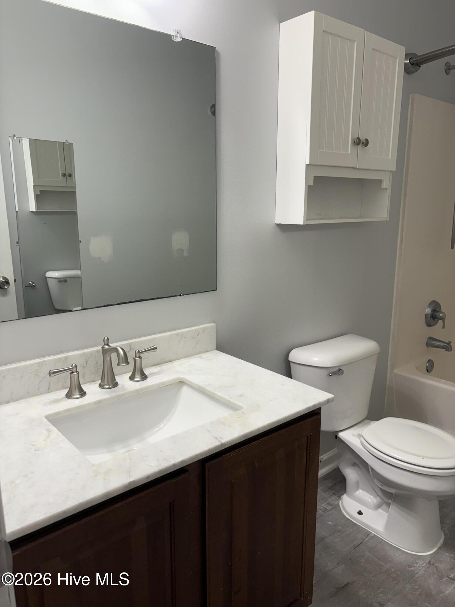 100562372 | Photo 23