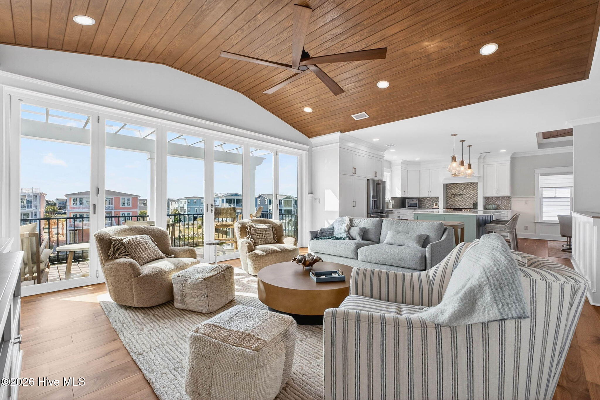 100561334 | Photo 18