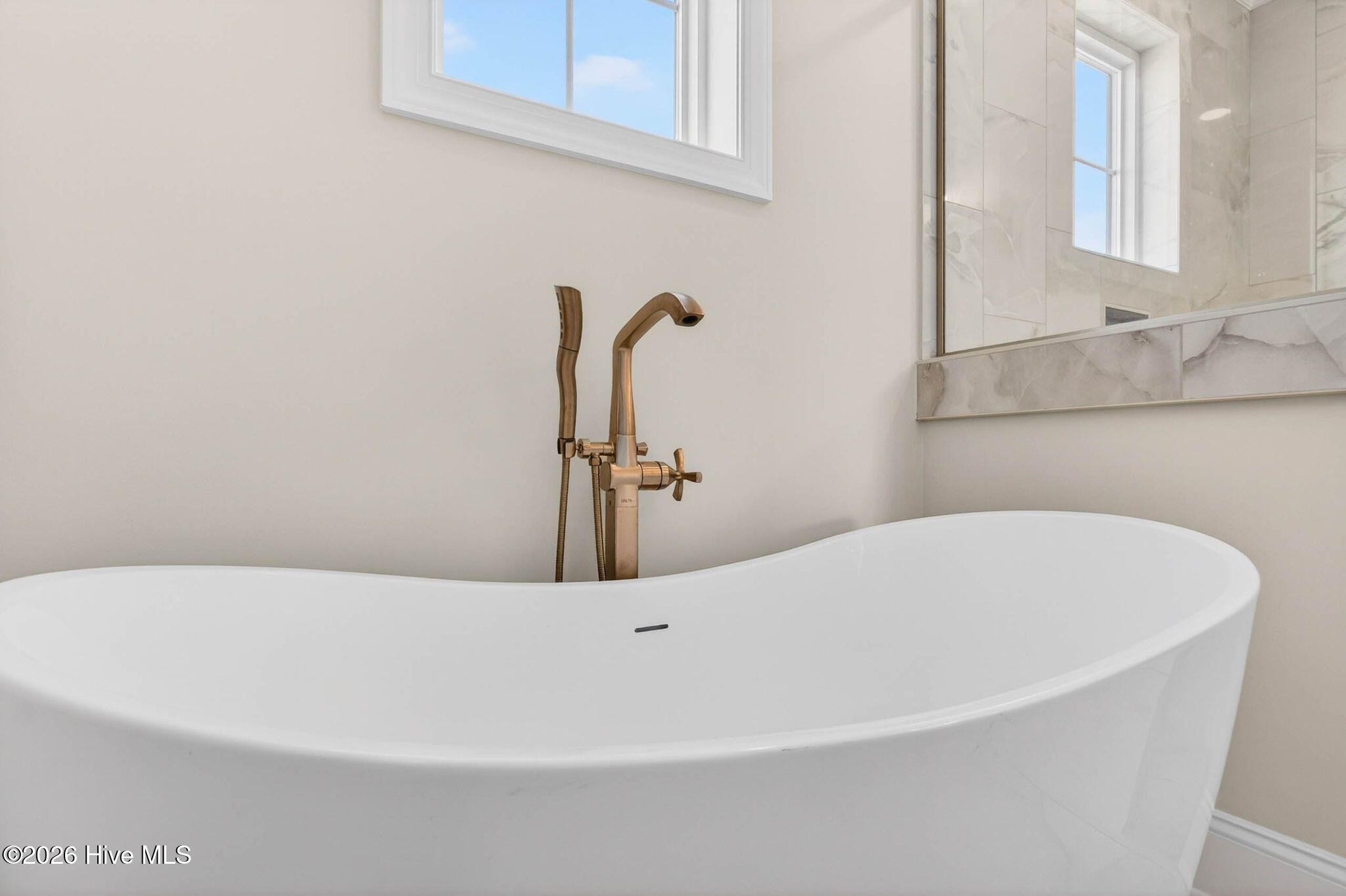 100561334 | Photo 37