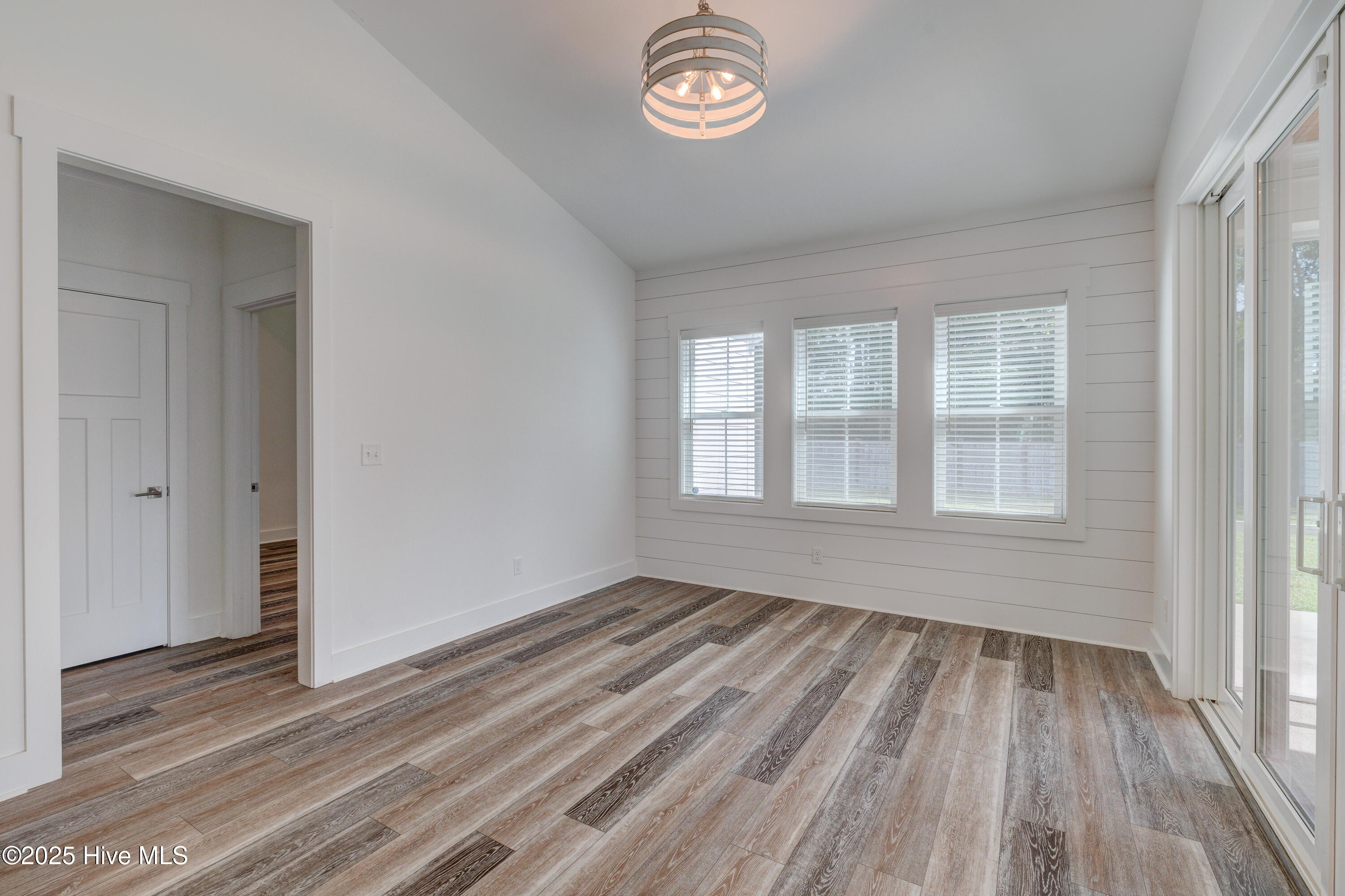 100534691 | Photo 13