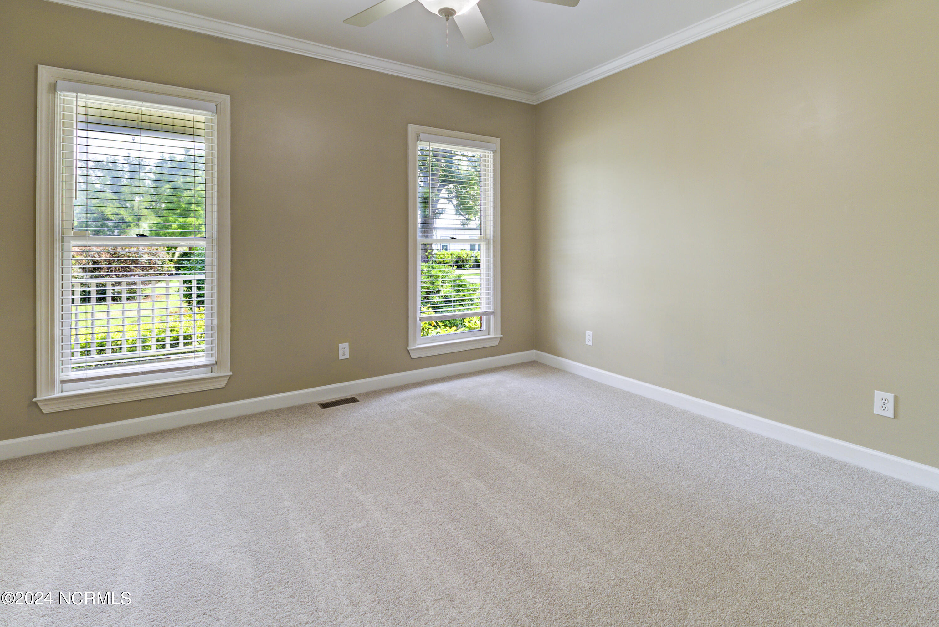 100560204 | Photo 26