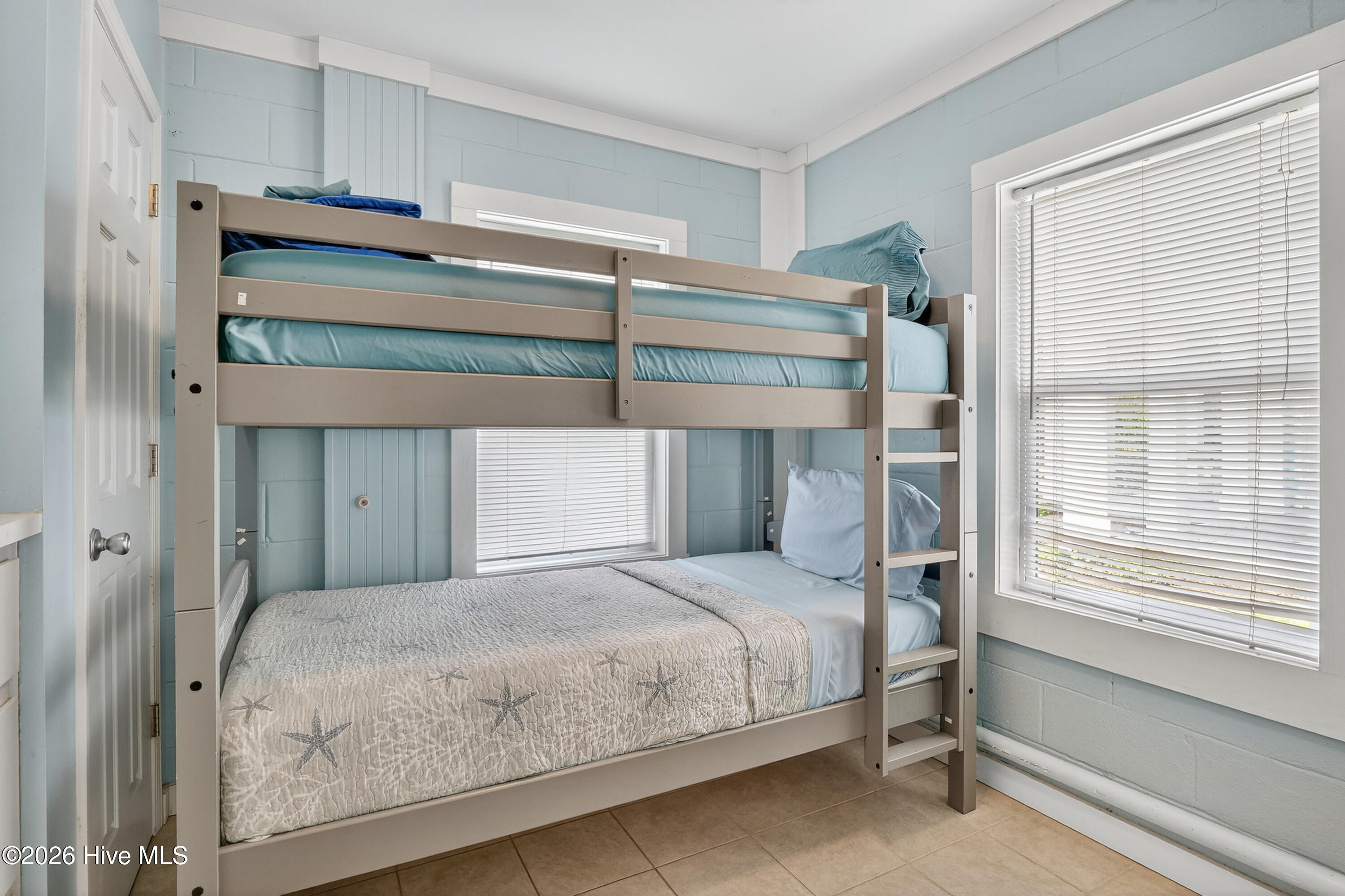 100558855 | Photo 47