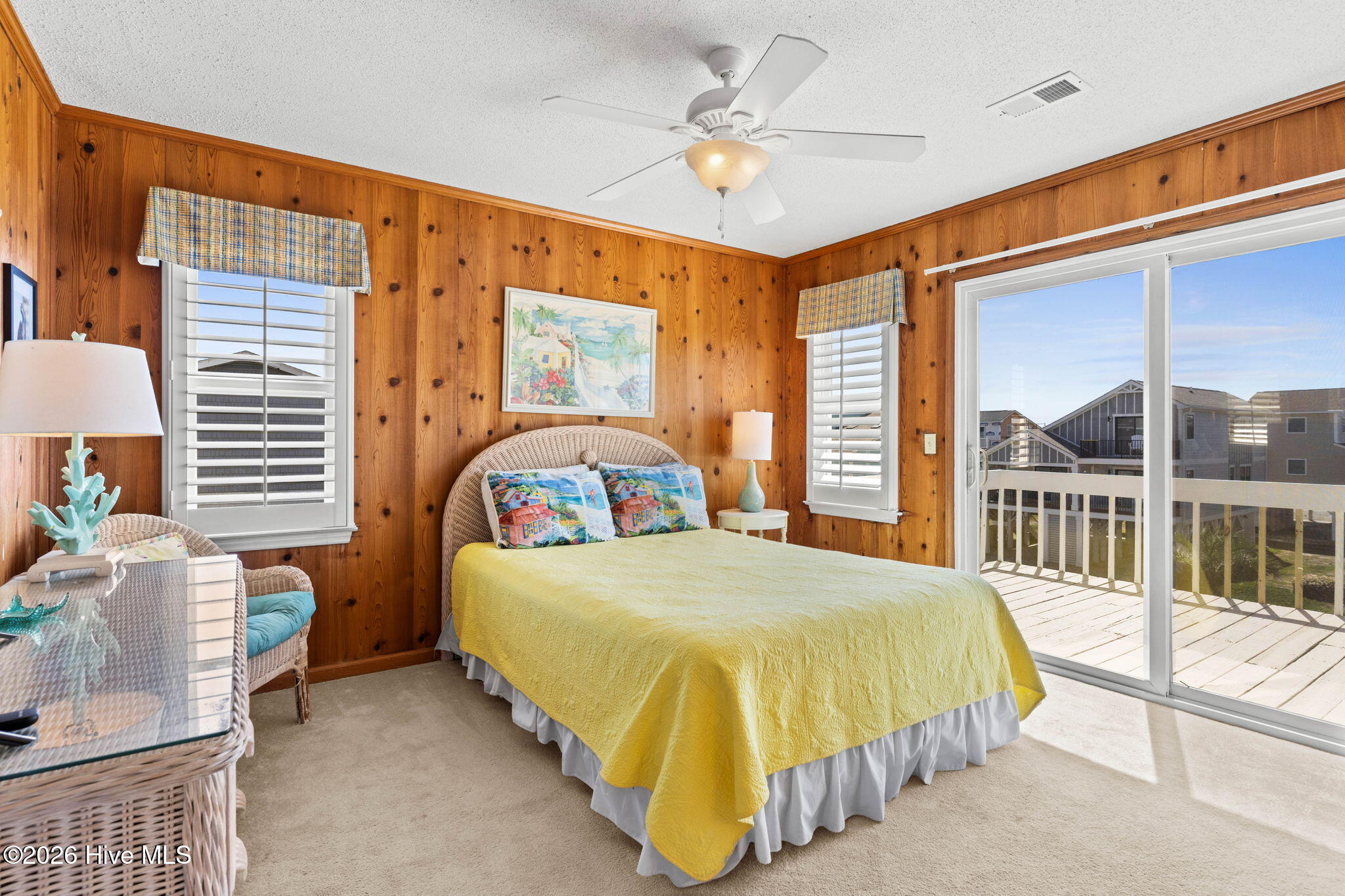 100566537 | Photo 35