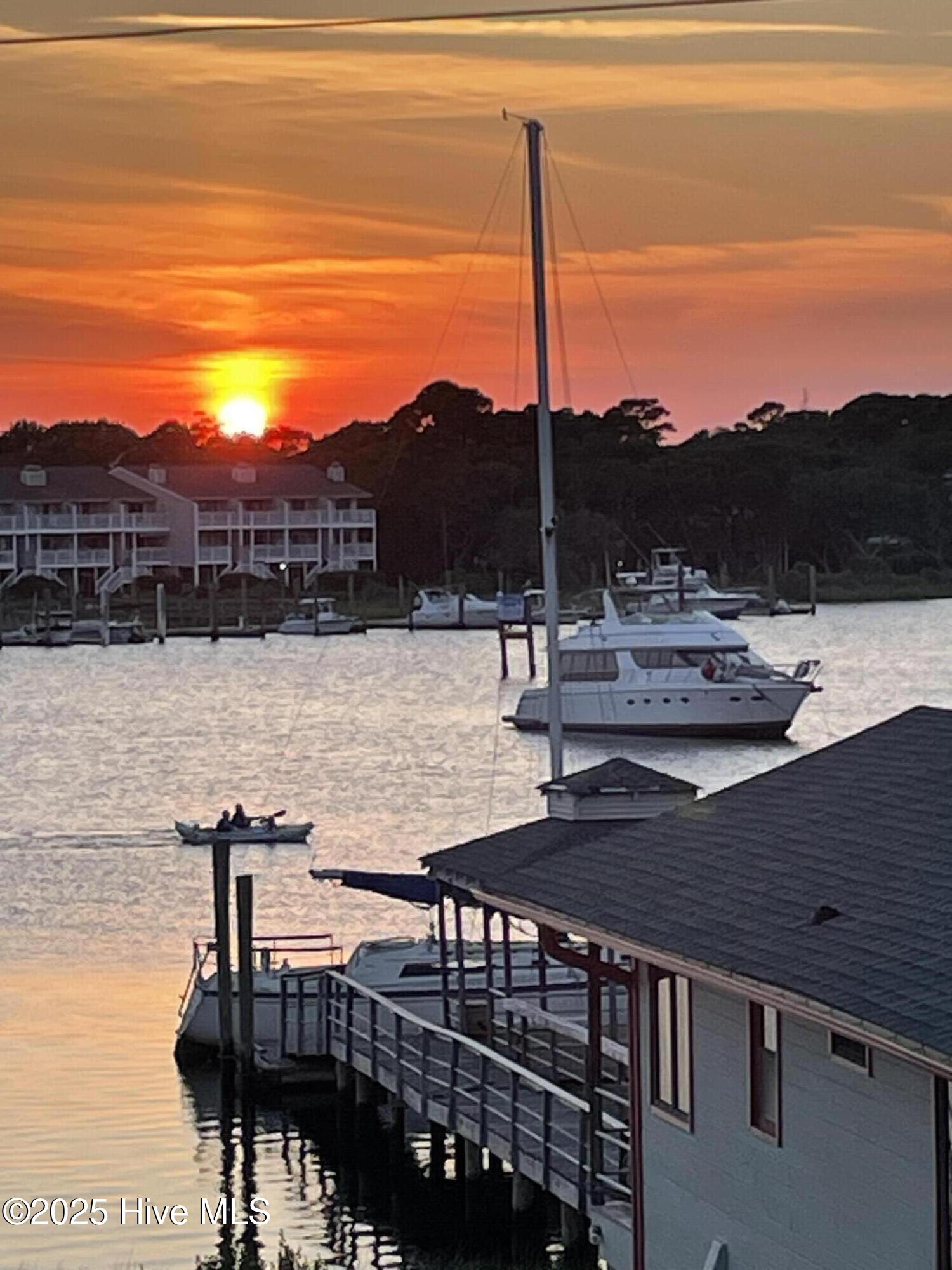 100541079 | Photo 32