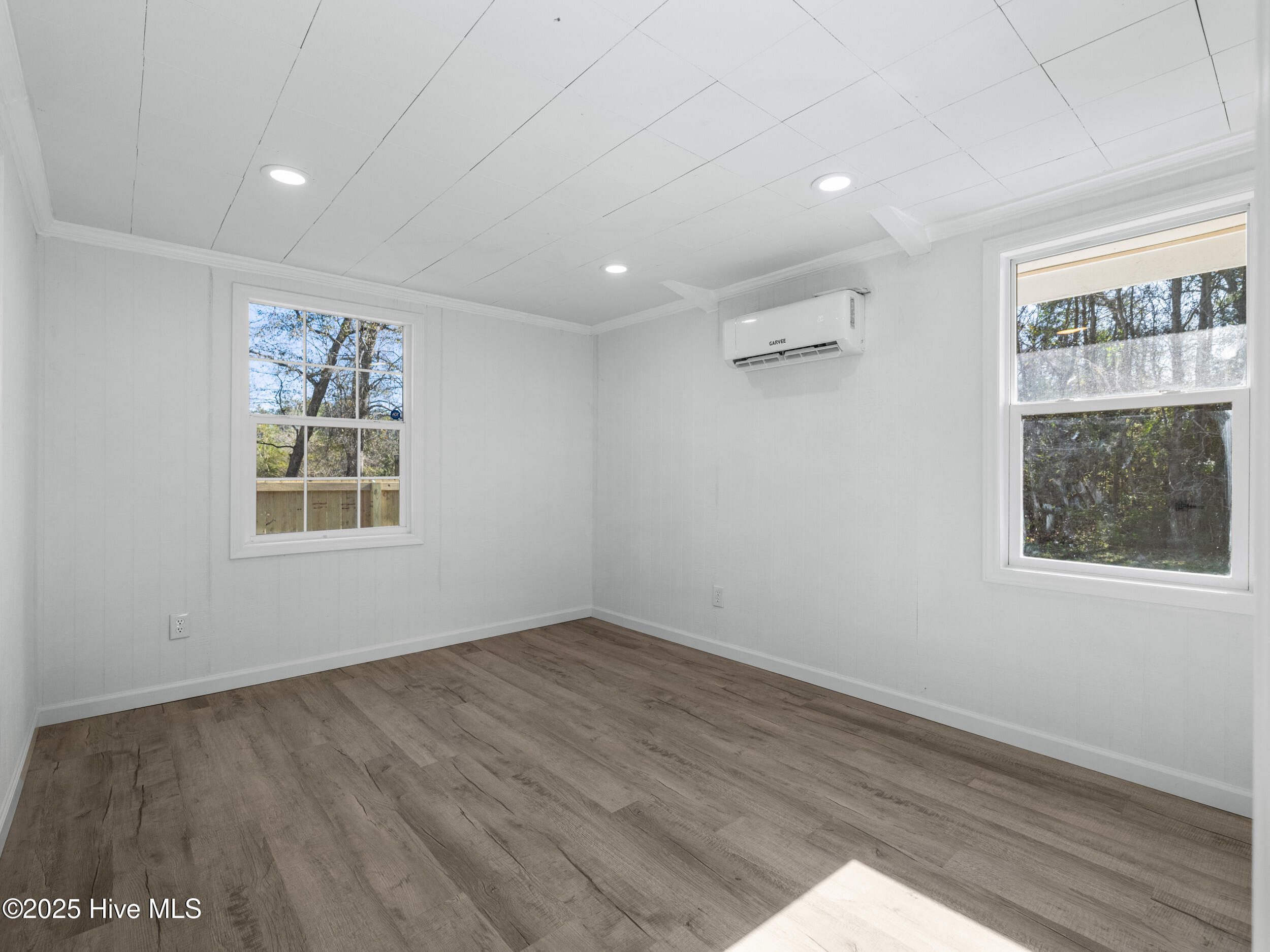 100545373 | Photo 32