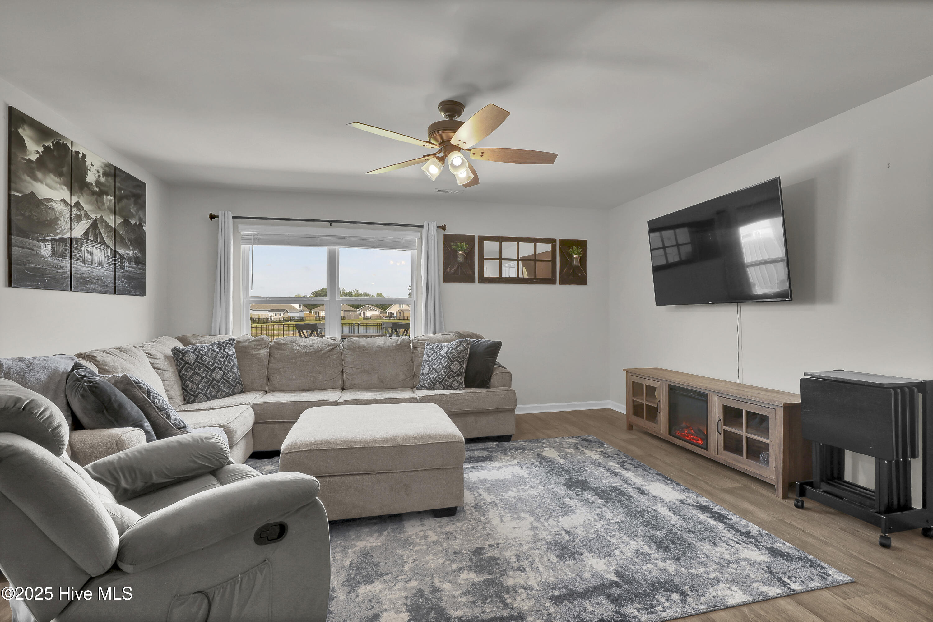 519 Birdsong Drive, Holly Ridge, NC 28445 – photo 12: Living Area