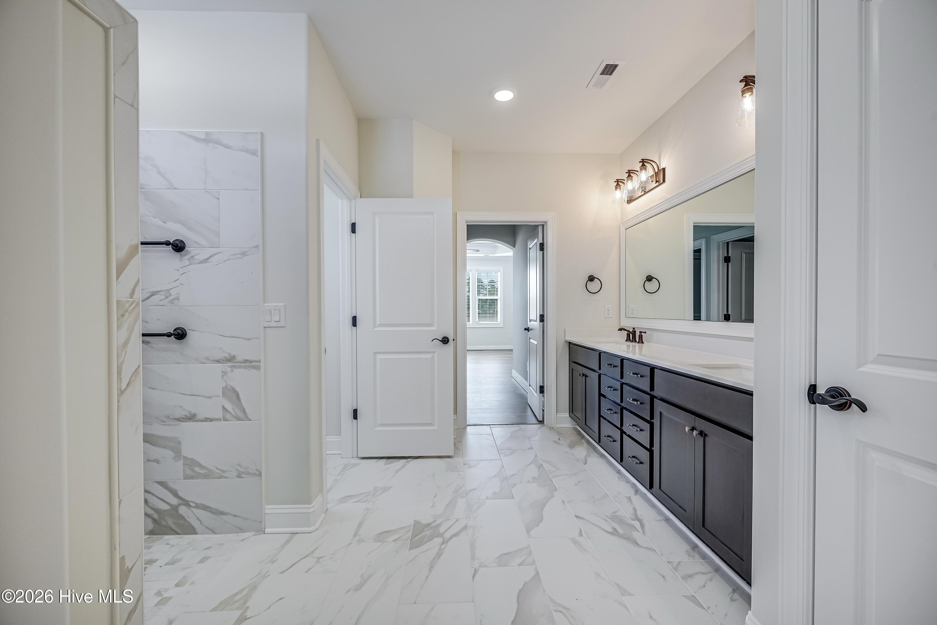 100564282 | Photo 22