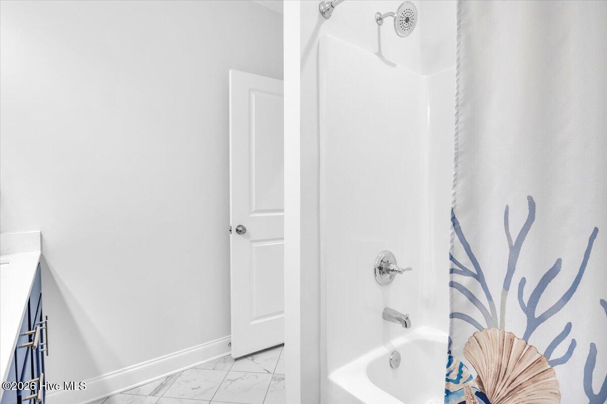 100556210 | Photo 38