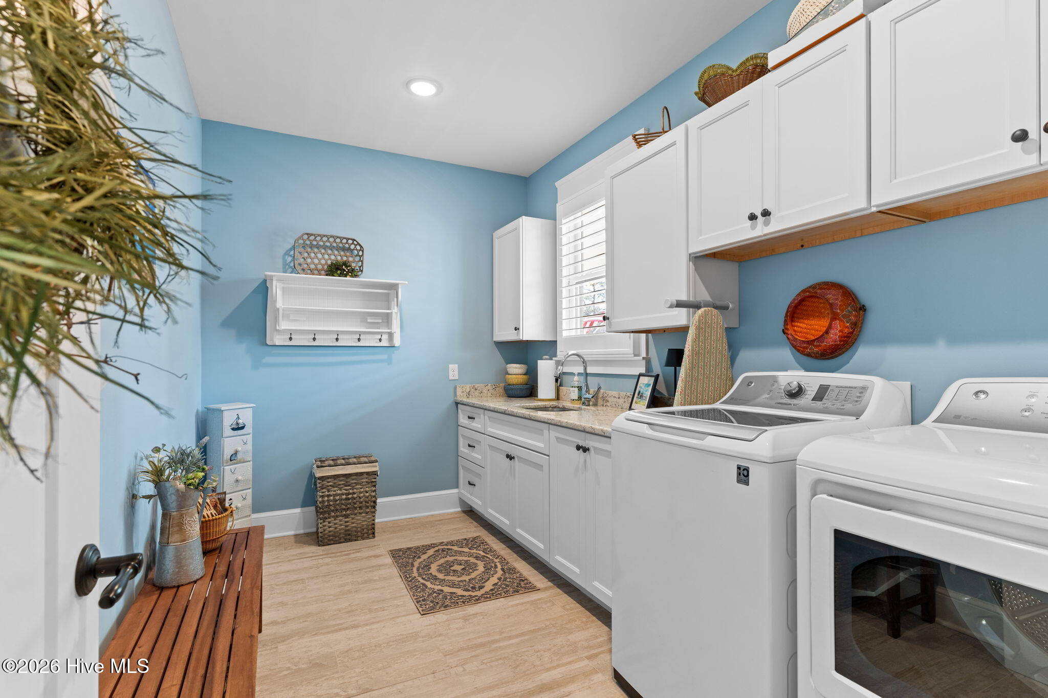 100560975 | Photo 21