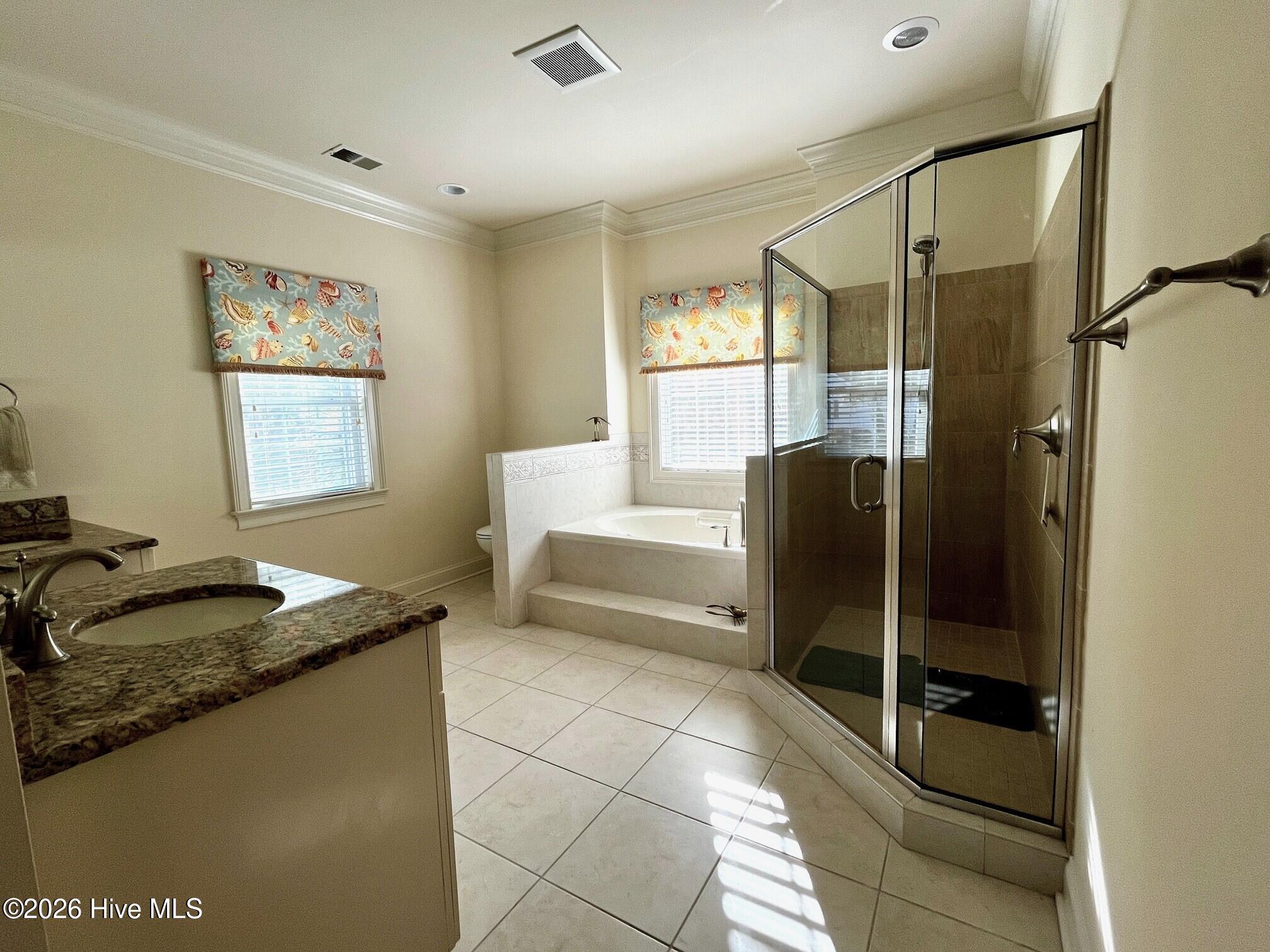 100566129 | Photo 24