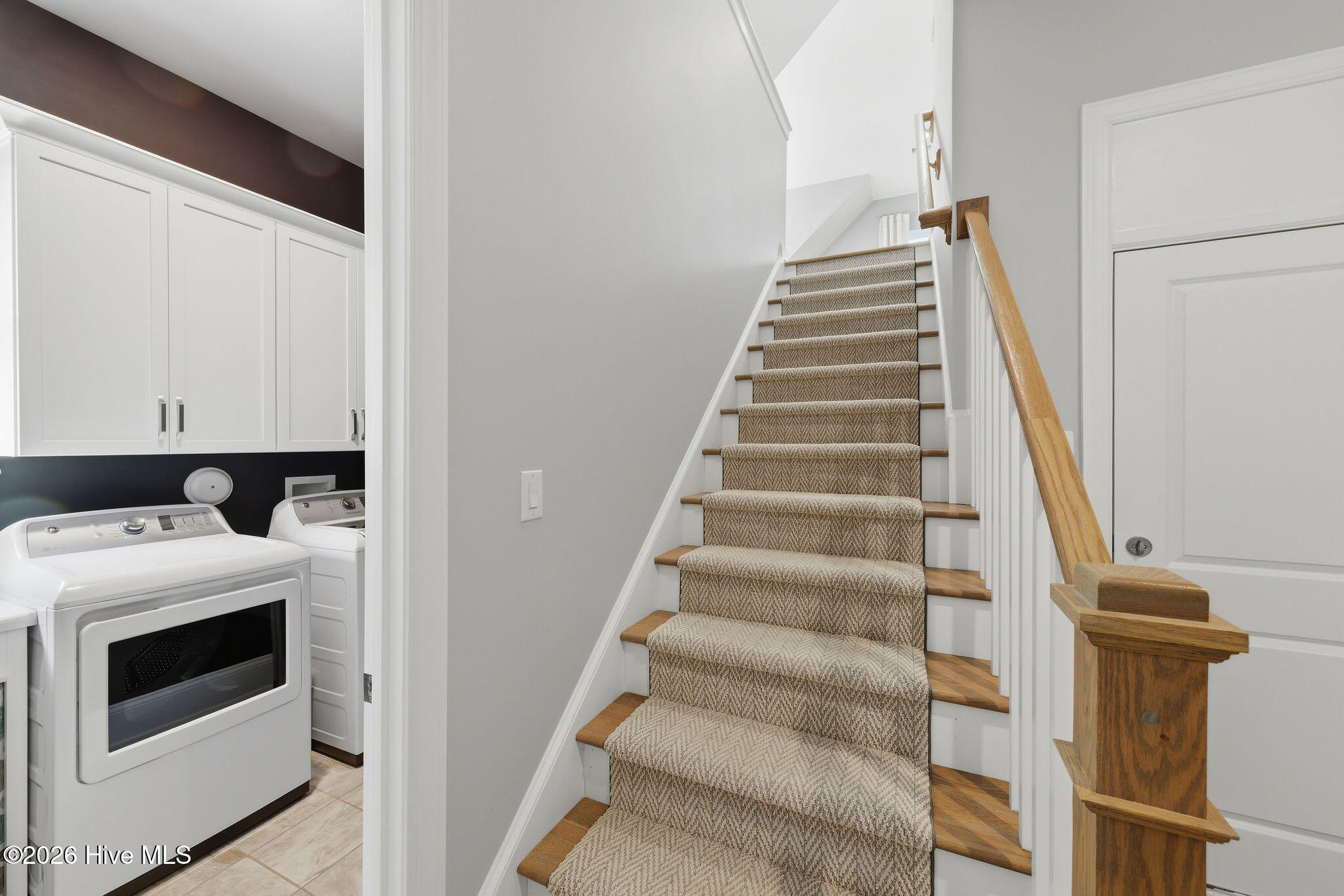 100569190 | Photo 51