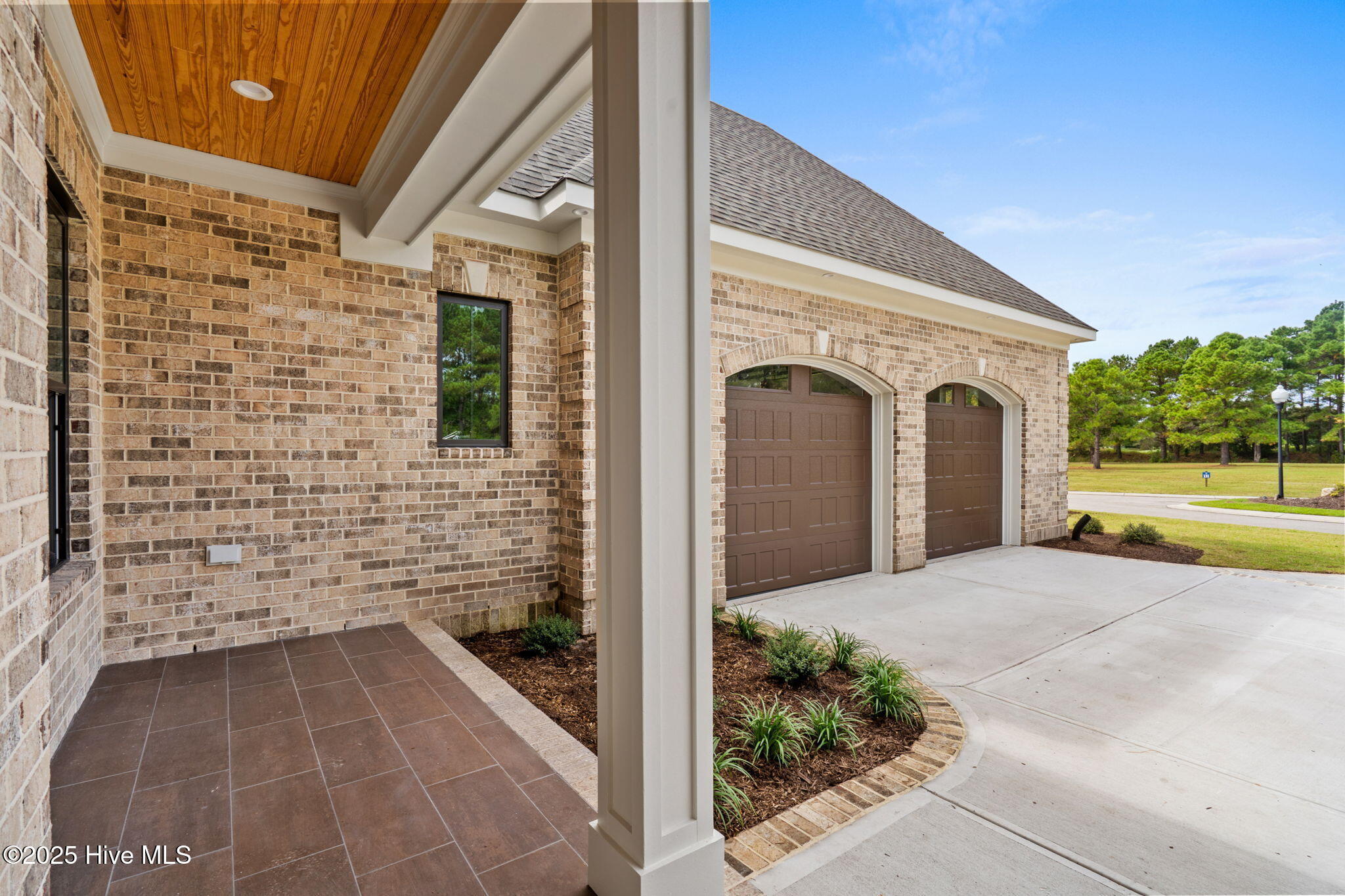 100547406 | Photo 77