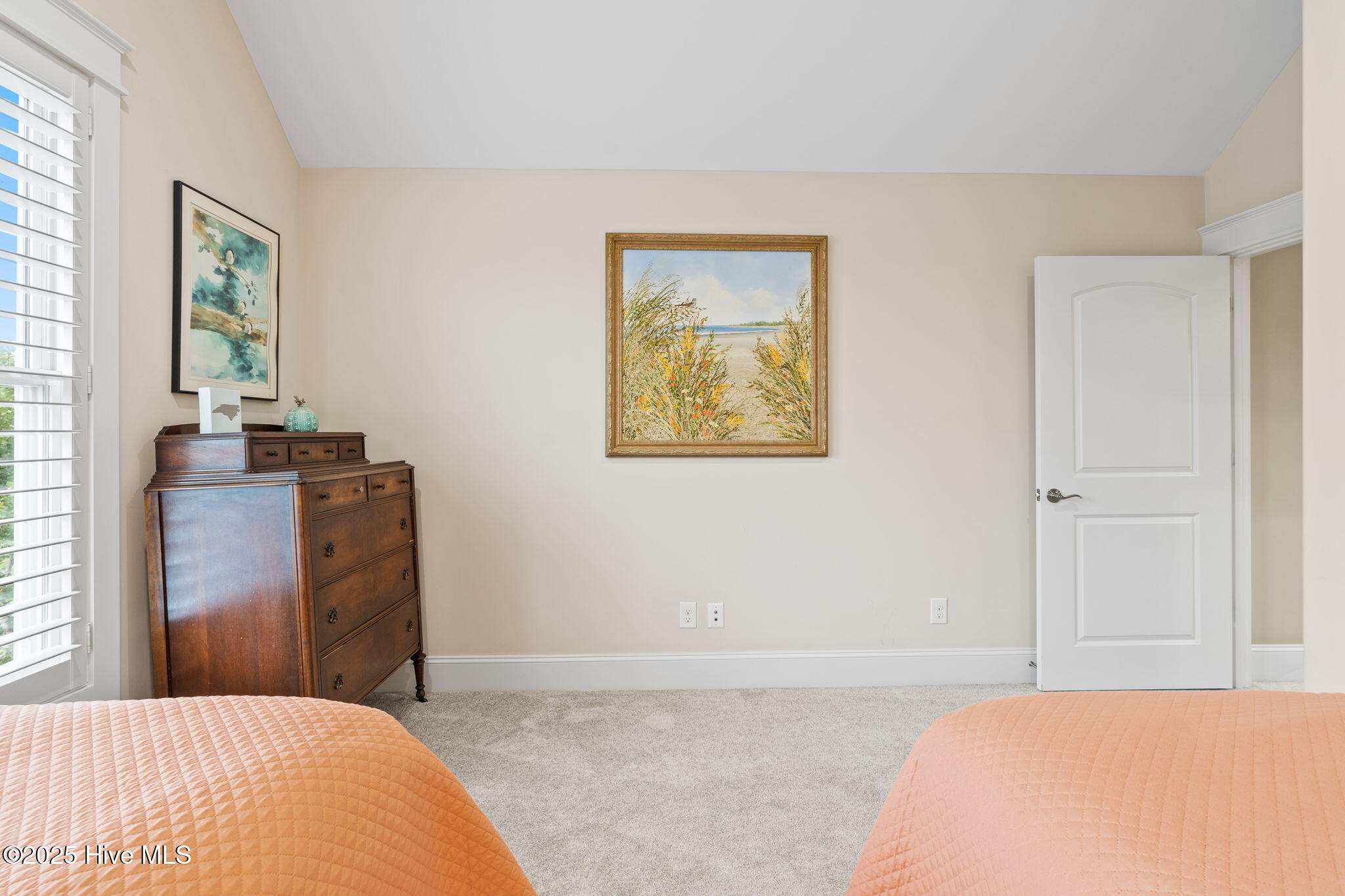 100562401 | Photo 59