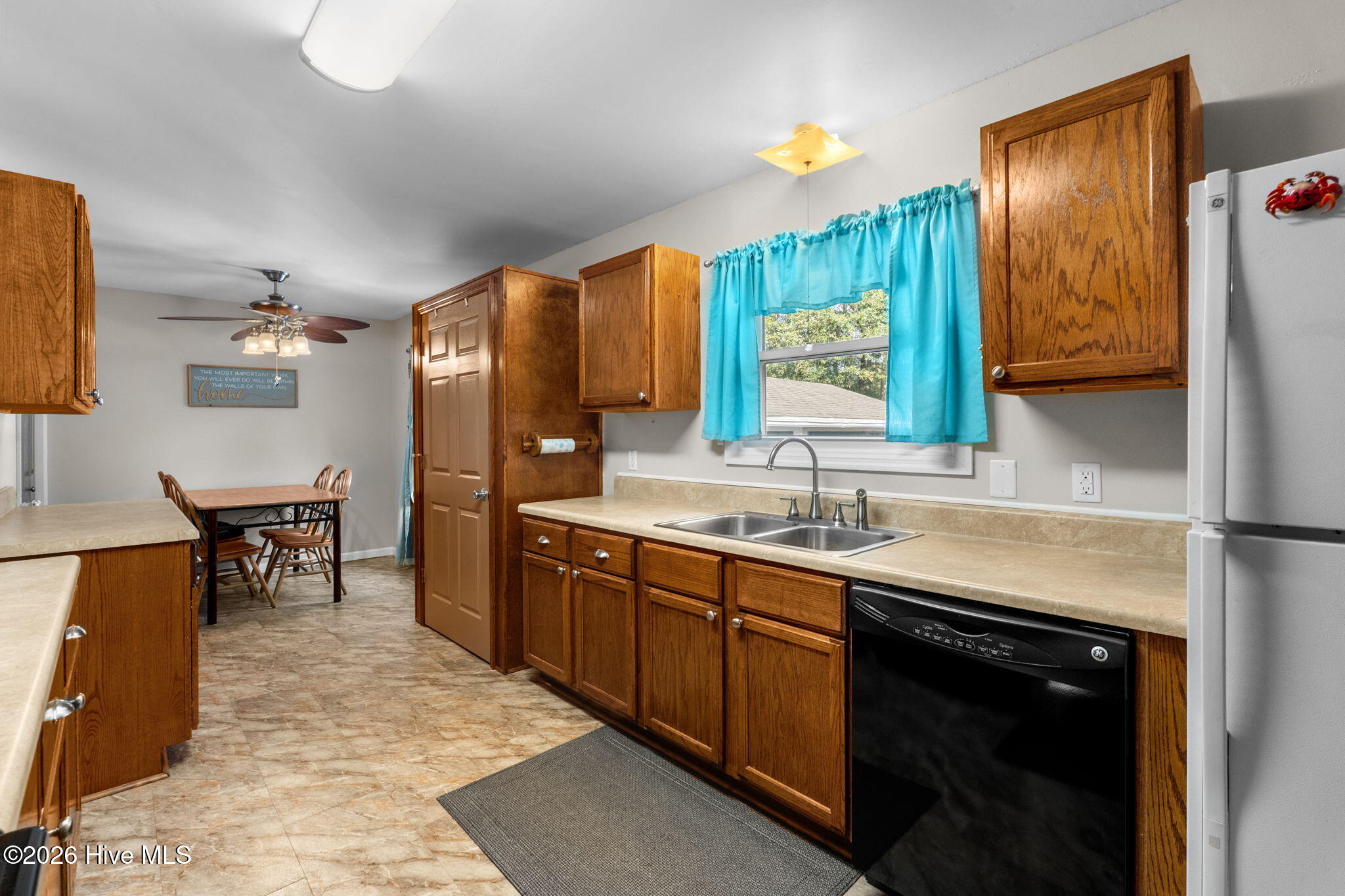 100548359 | Photo 14