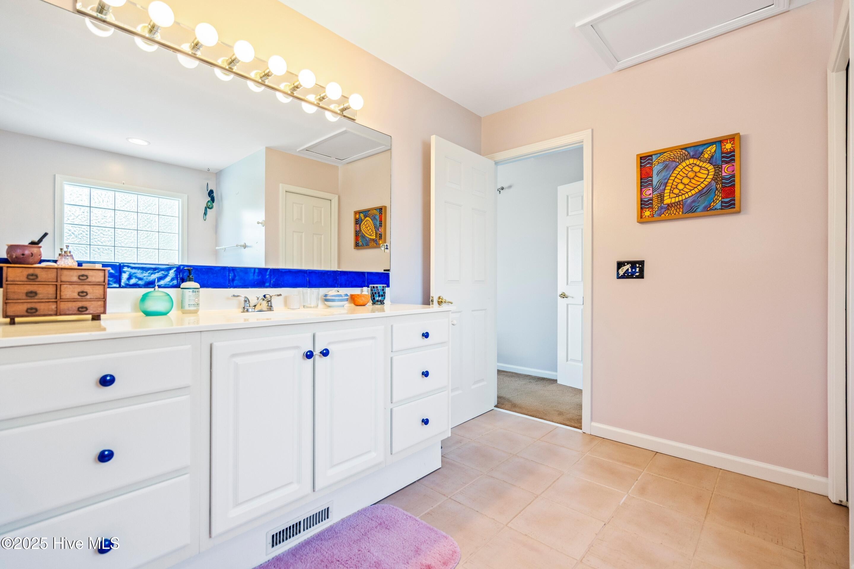 100535794 | Photo 33