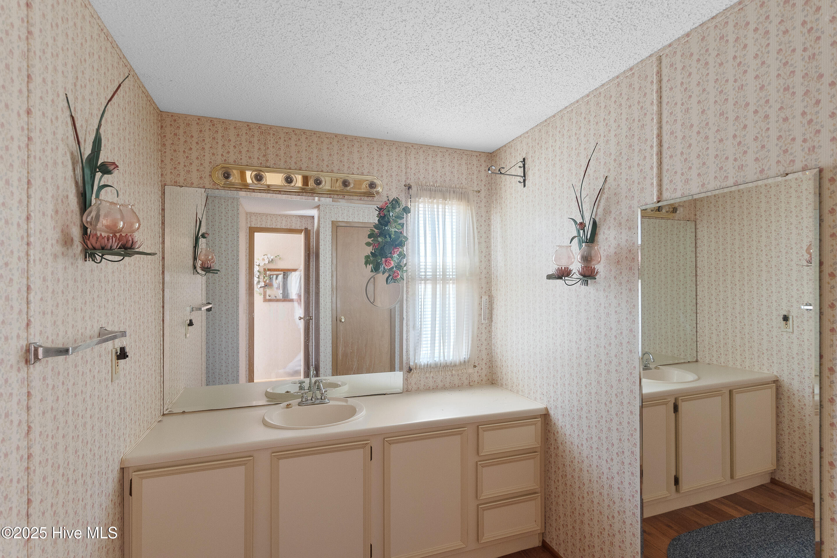 100540906 | Photo 17