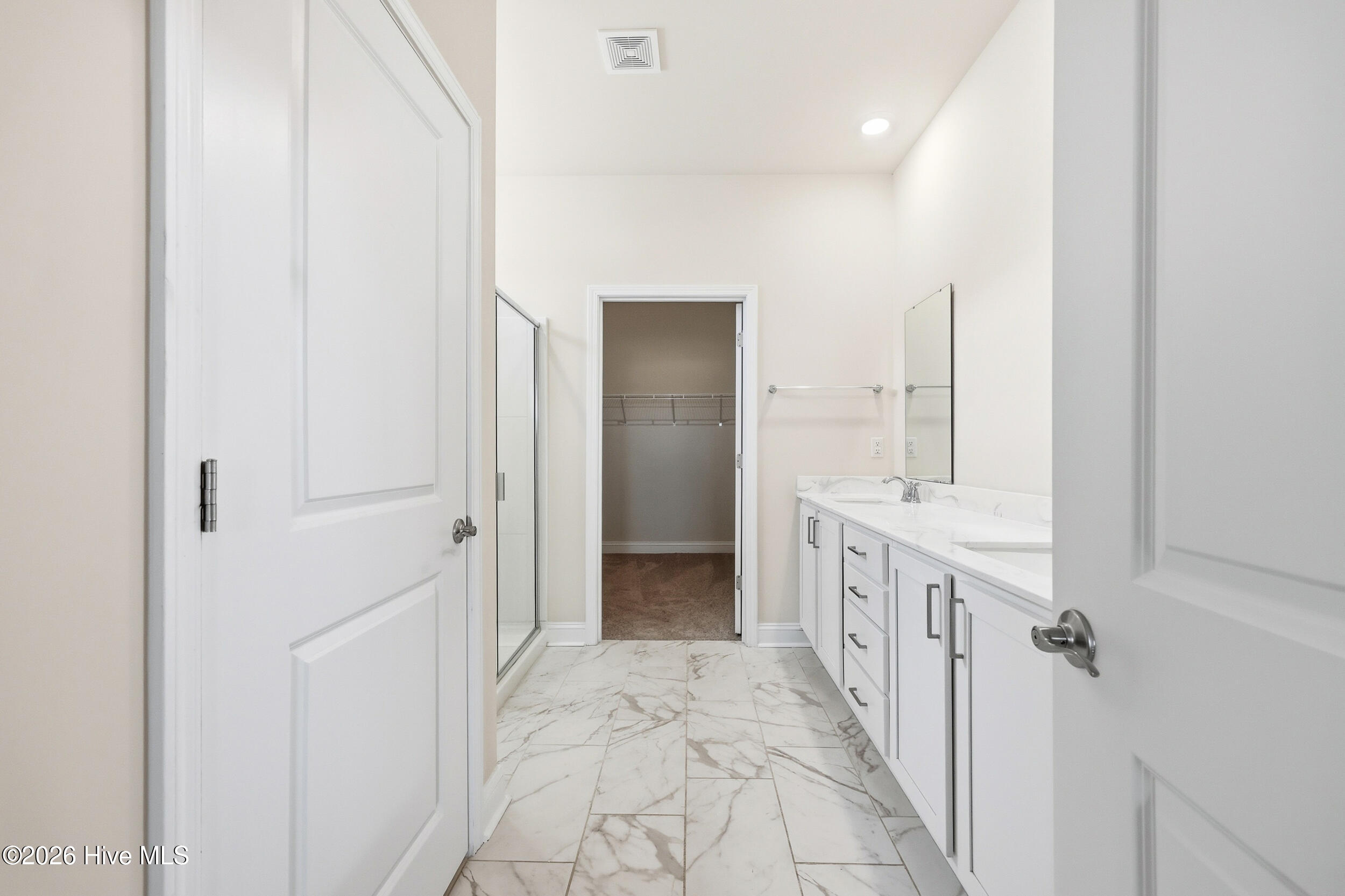 100558001 | Photo 25