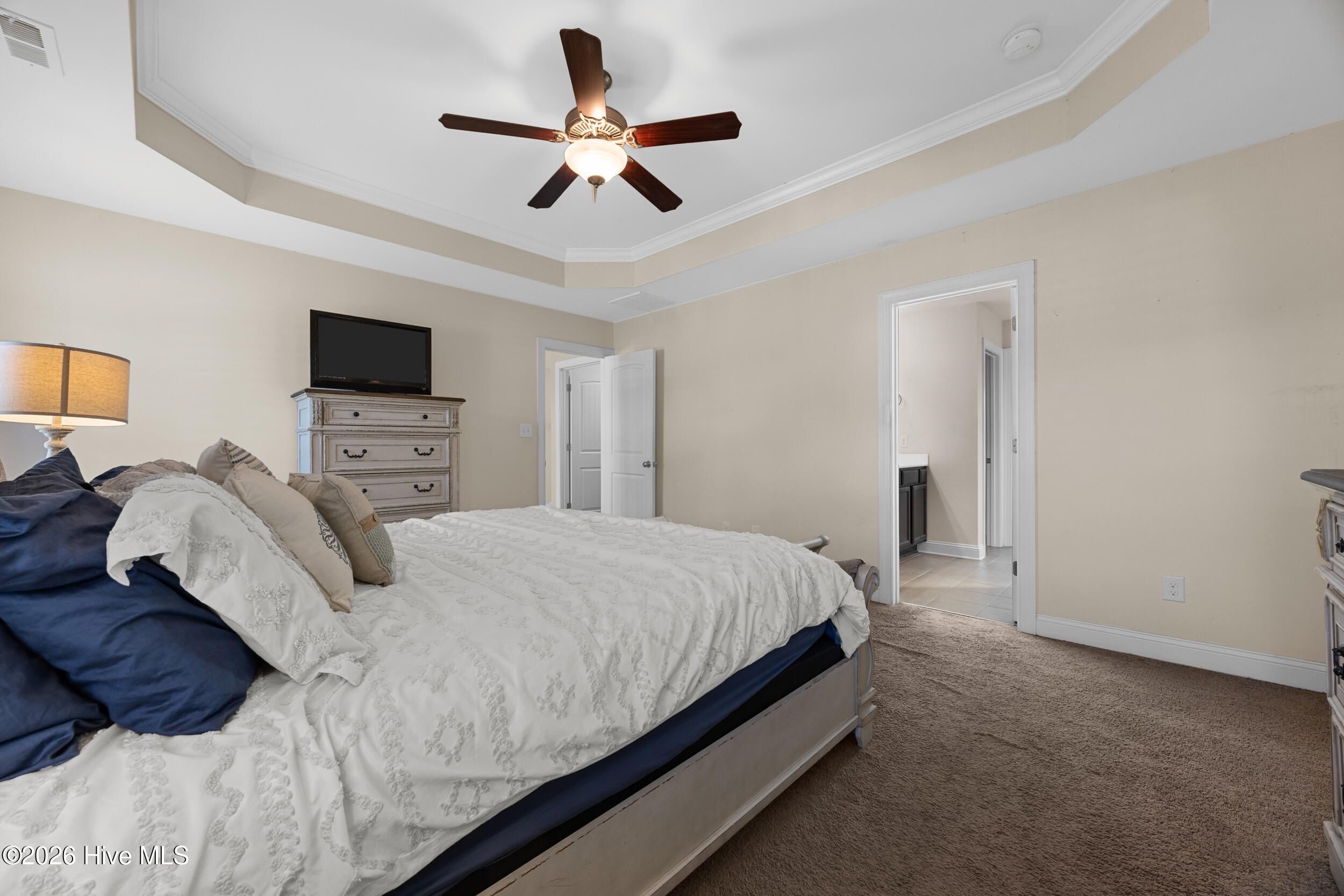 100564853 | Photo 40