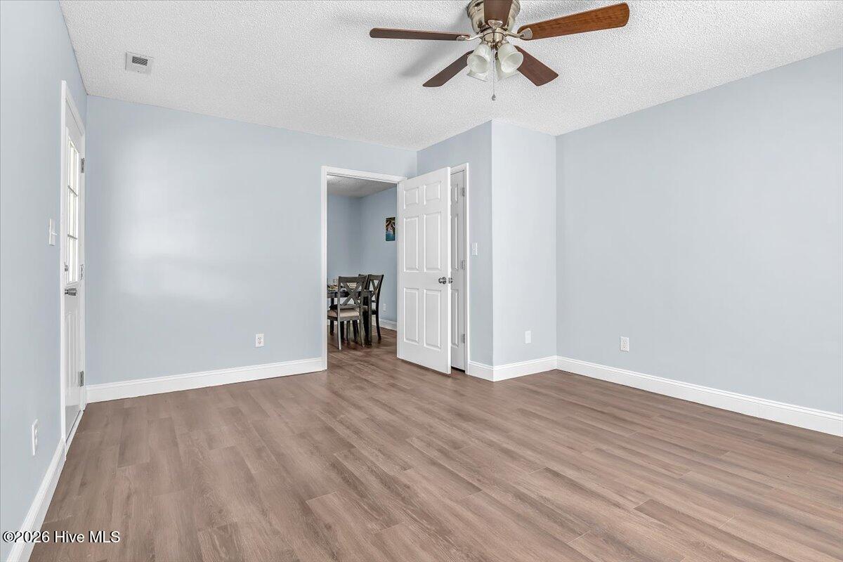 100555805 | Photo 19