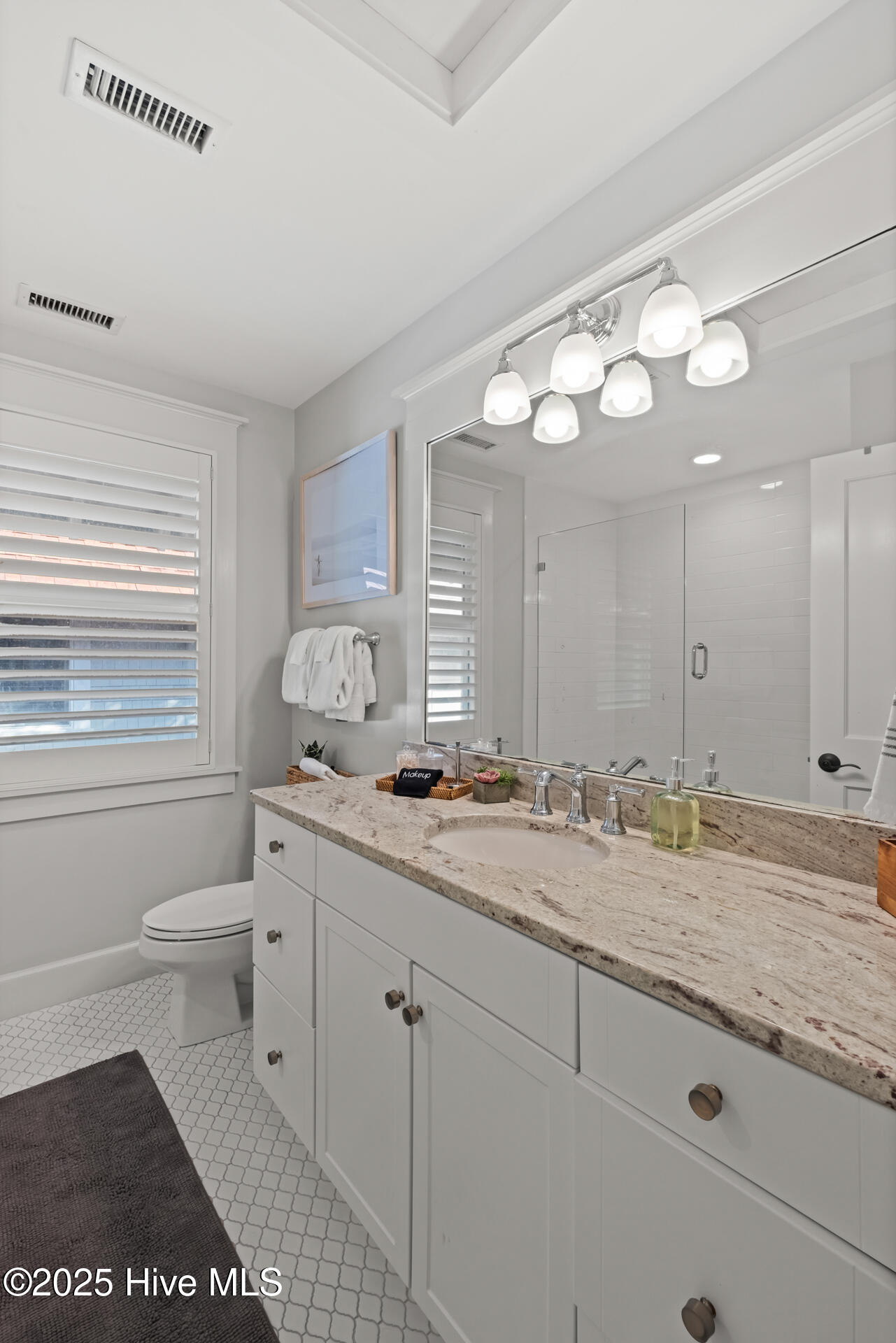 100534470 | Photo 13