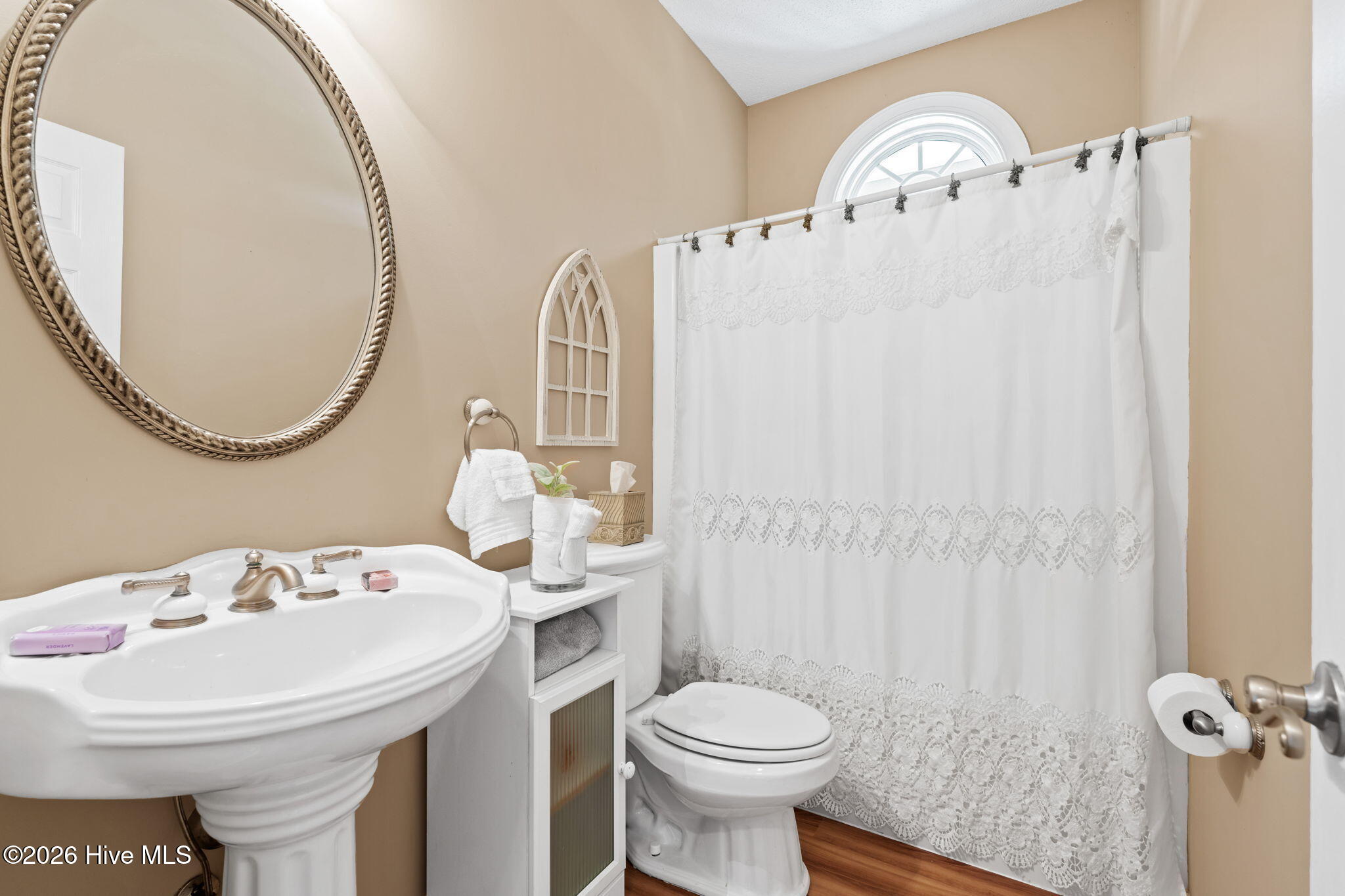 100567256 | Photo 33