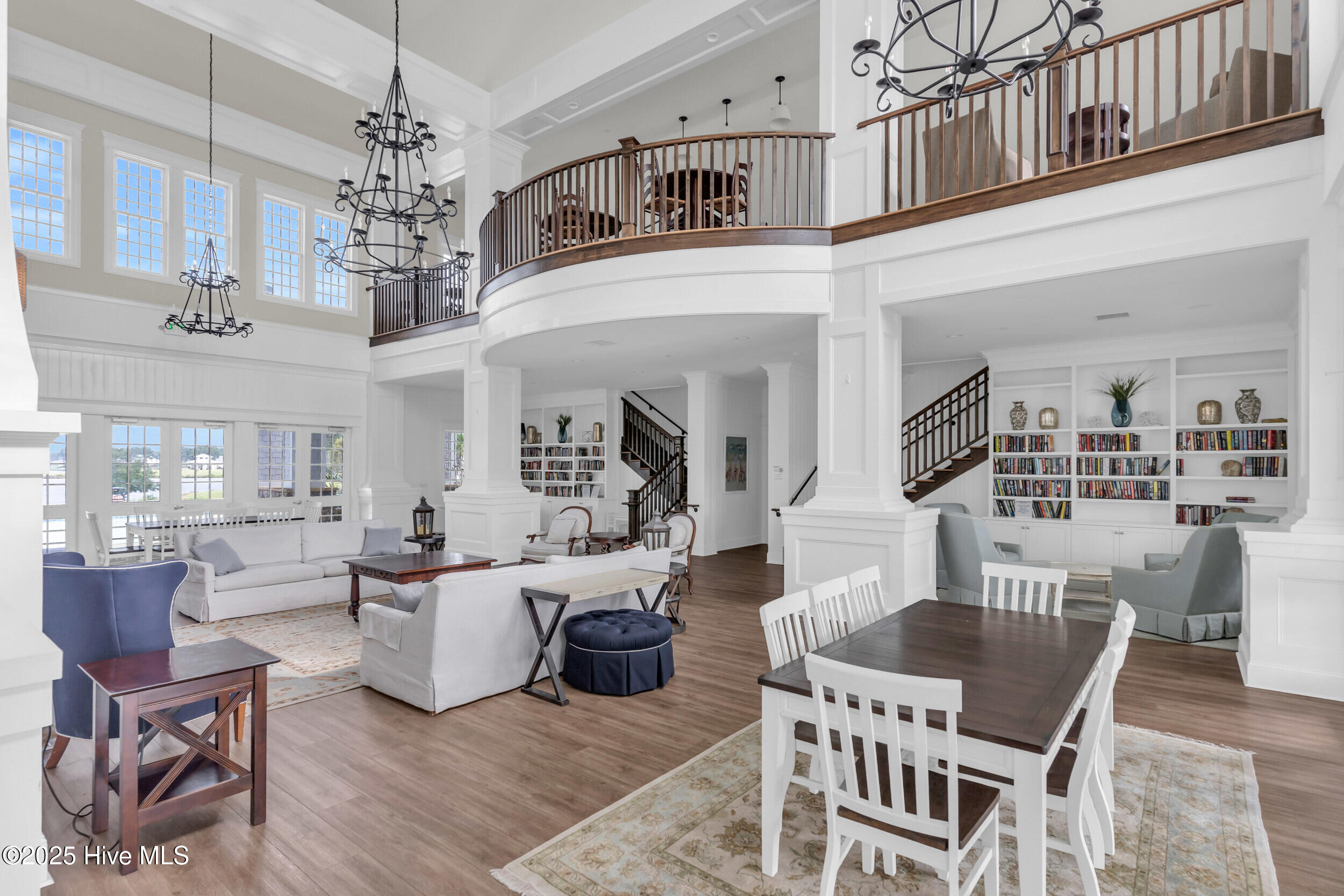 100543268 | Photo 70